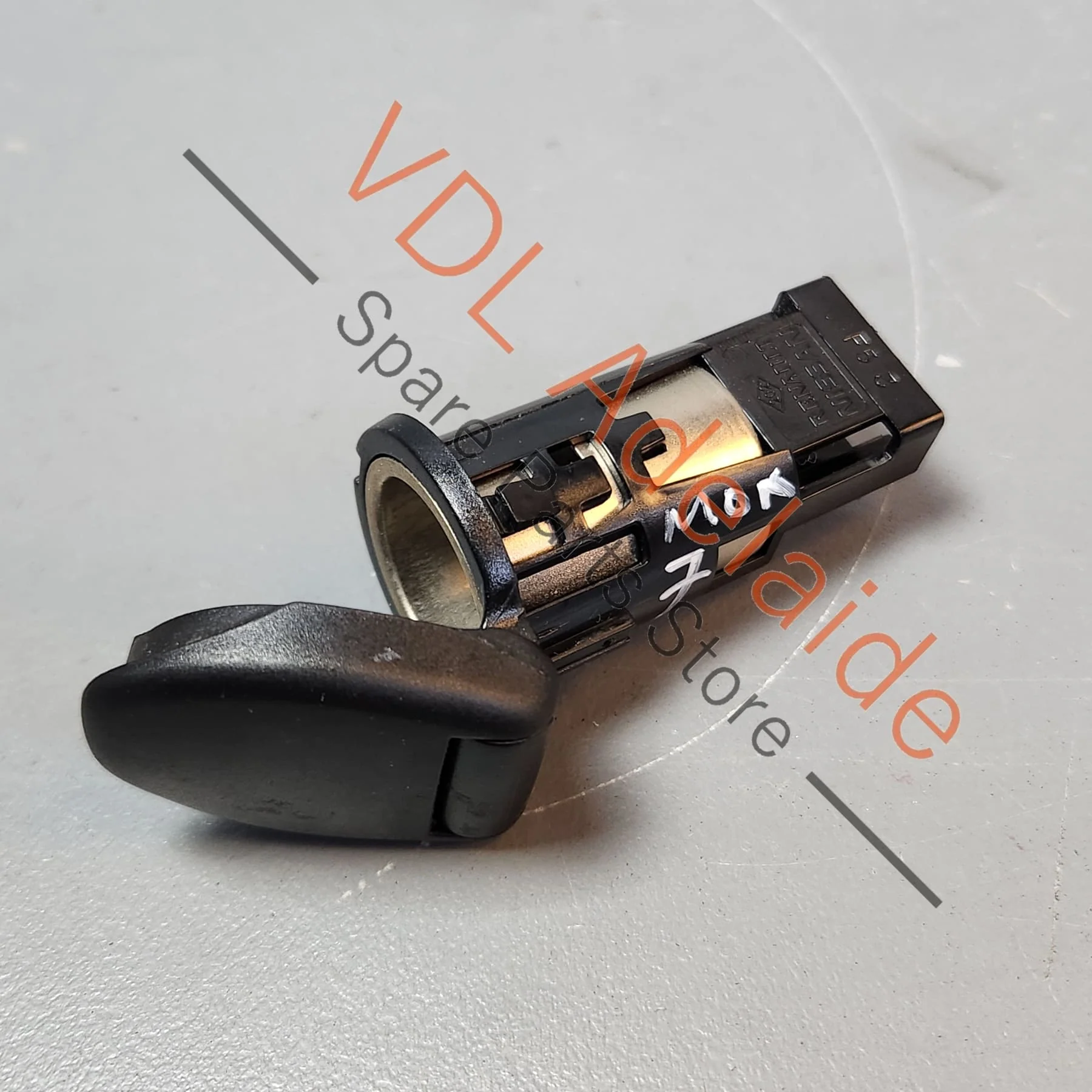 Renault Megane MK3 III 12v Accessories Socket with Flip Open Lid Cover 253318224R - Image 3