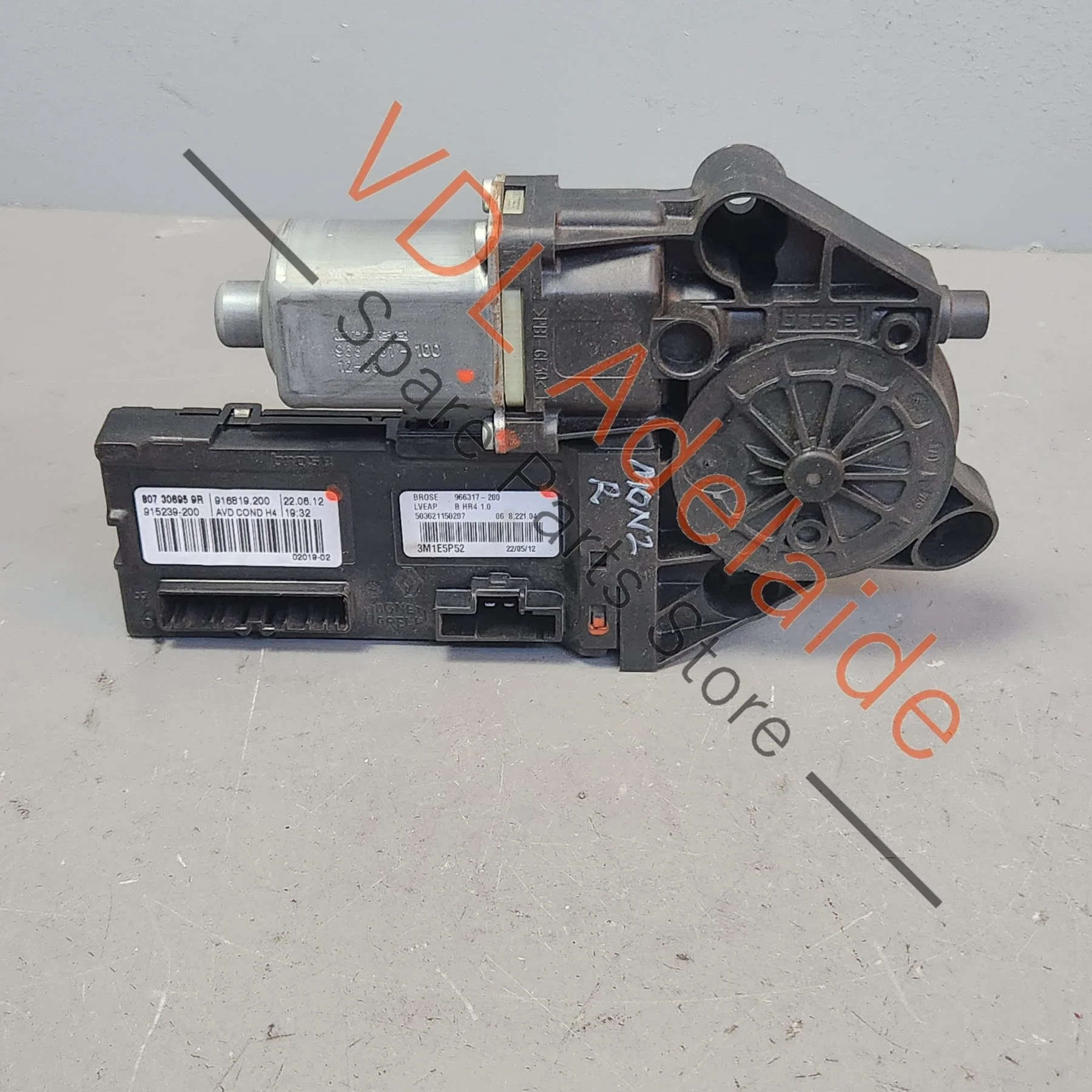 Renault Megane Clio Drivers Side Window Regulator Motor 807312786R
