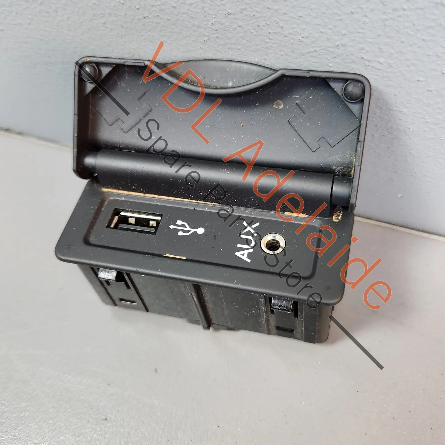 Renault Megane AUX In USB Radio Input Socket CBOX 280230002R