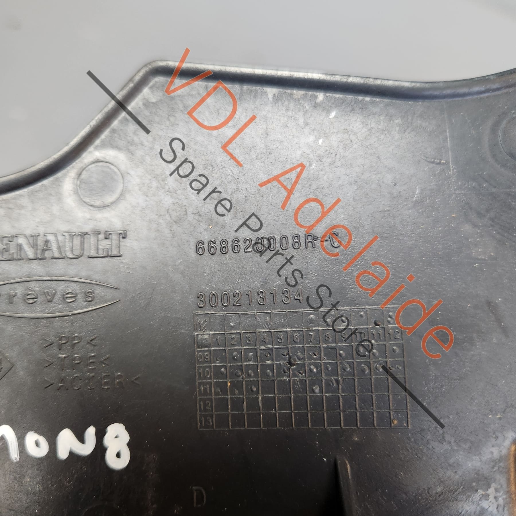 Renault Megane Windscreen Waterbox Scuttle Panel Right Side Trim Molding Bracket 668620008R - Image 3