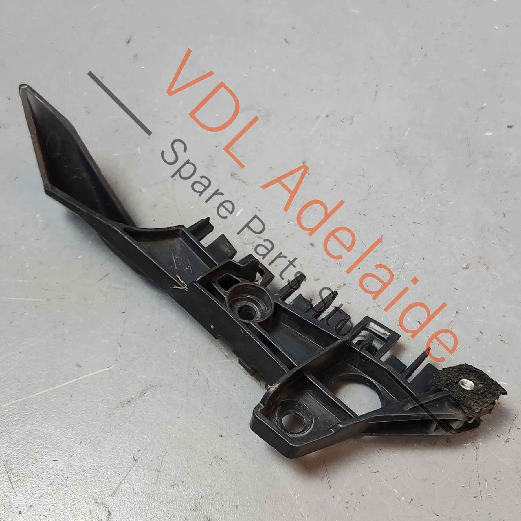Renault Megane 3 Front Left Bumper to Fender Bracket 620940007R
