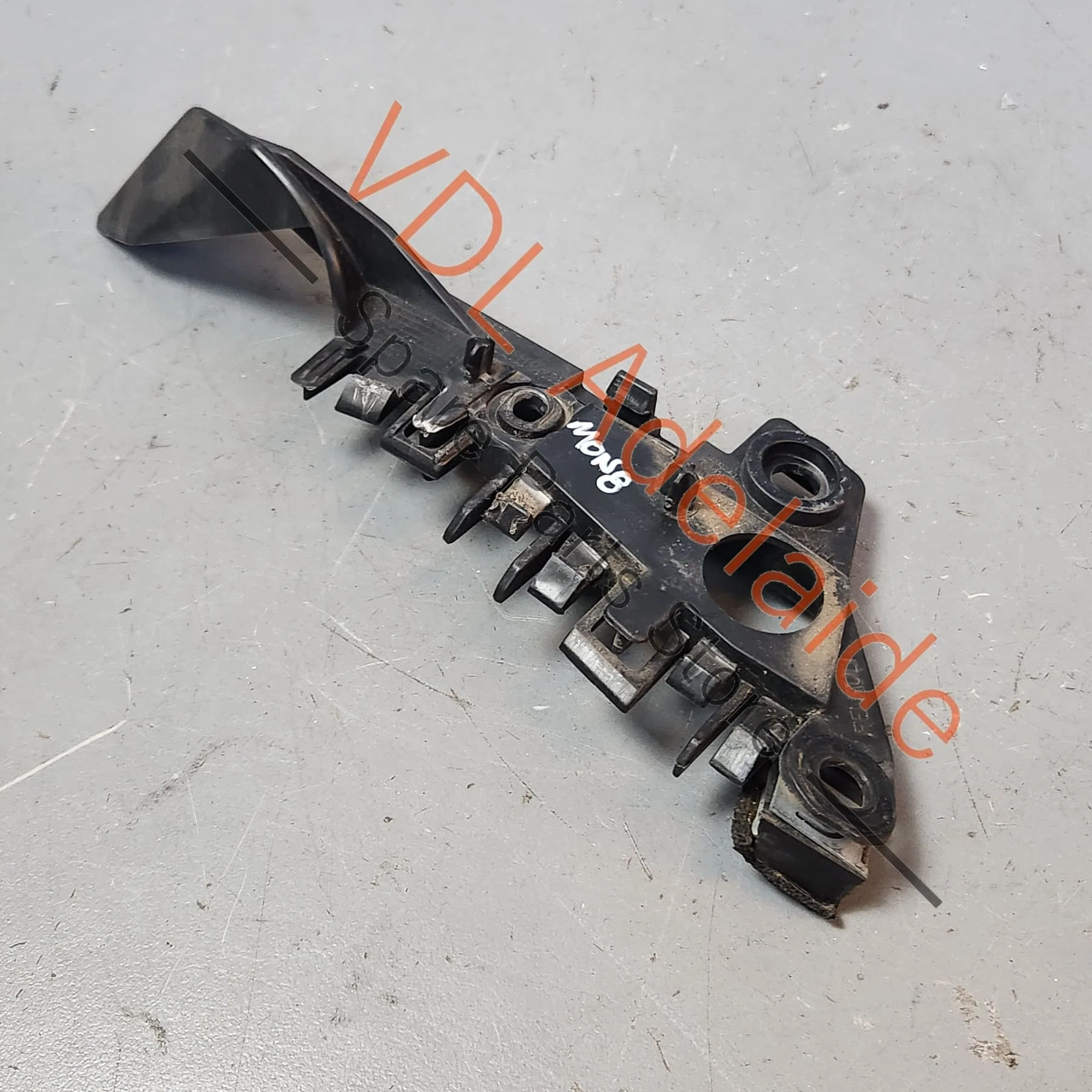 Renault Megane 3 Front Left Bumper to Fender Bracket 620940007R - Image 2