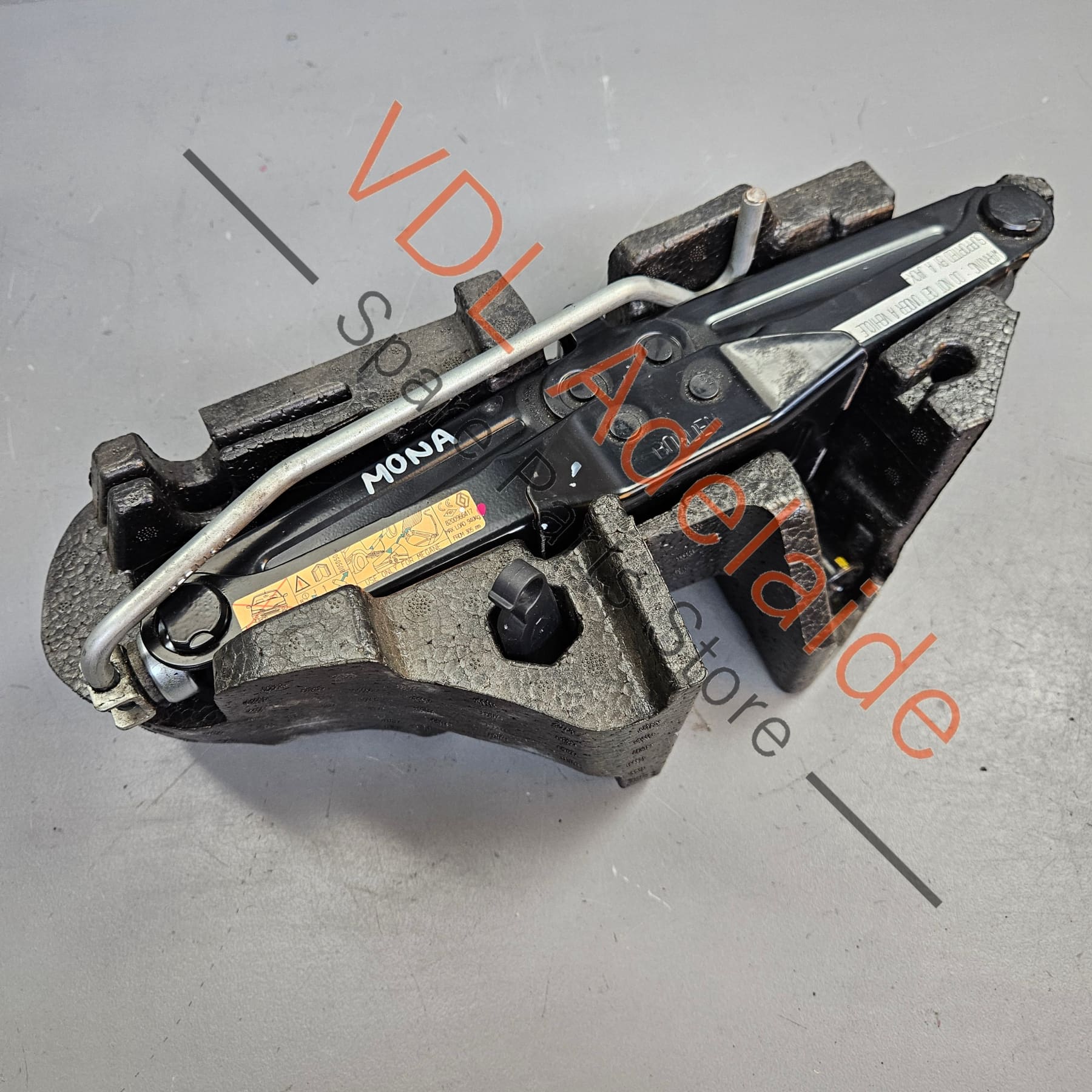 Renault Megane 3 Emergency Tow Hook Jack Tool Kit Breakdown 8200966417 - Image 3