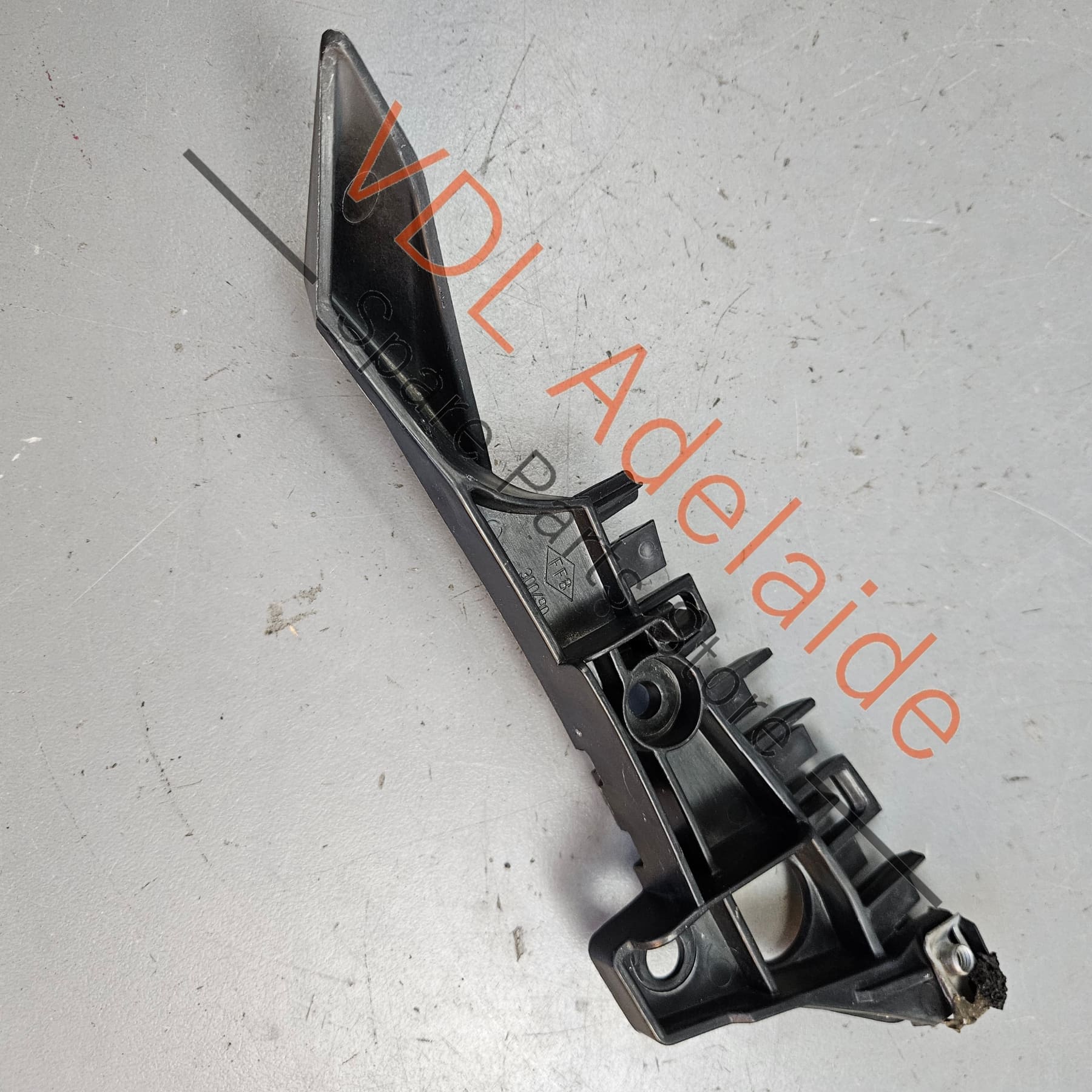 Renault Megane 3 RS265 Left Fender to Bumper Mounting Bracket Guide 620940007R