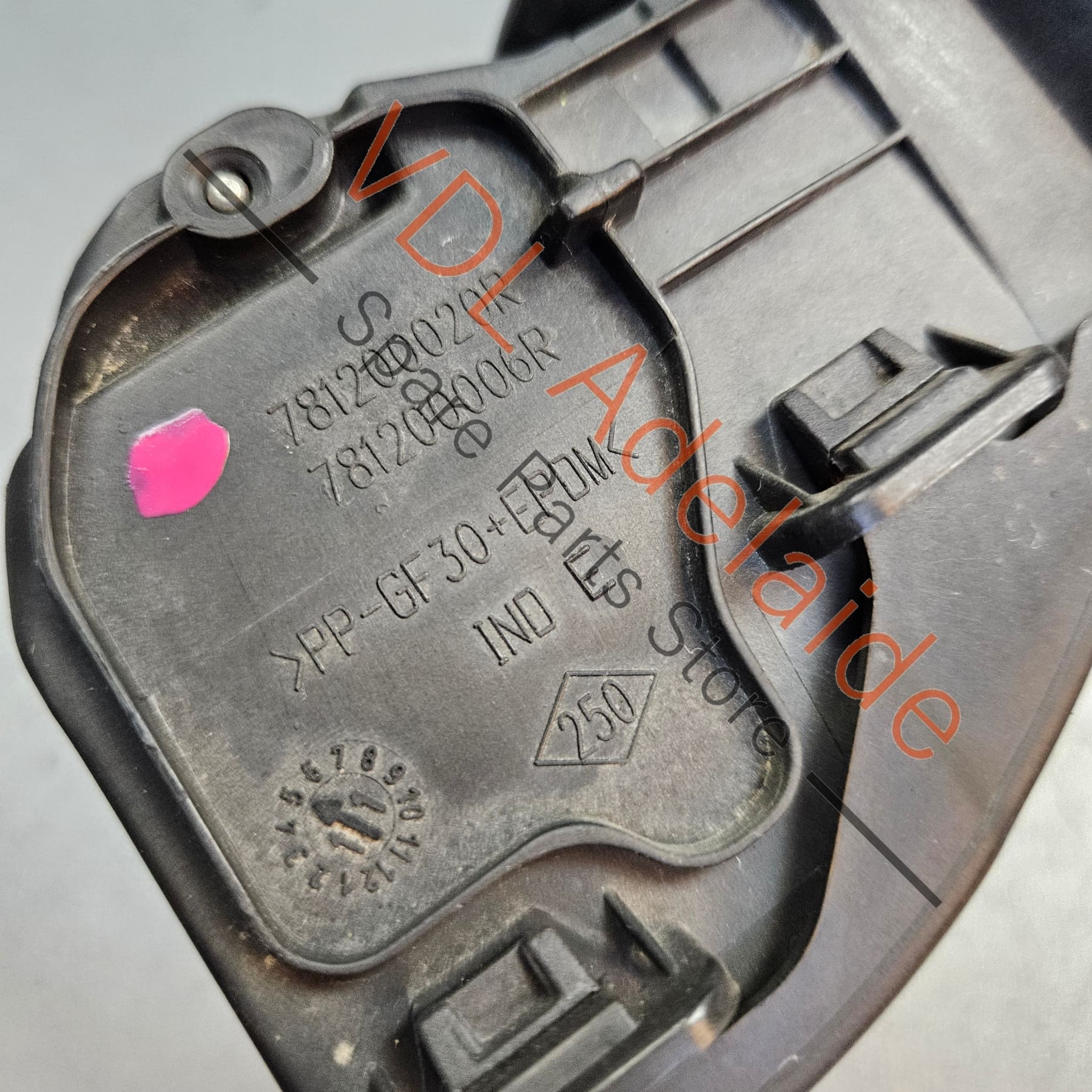 Renault Megane Fuel Tank Filler Door with Cap Oyster Grey 788300006R 781200020R - Image 5