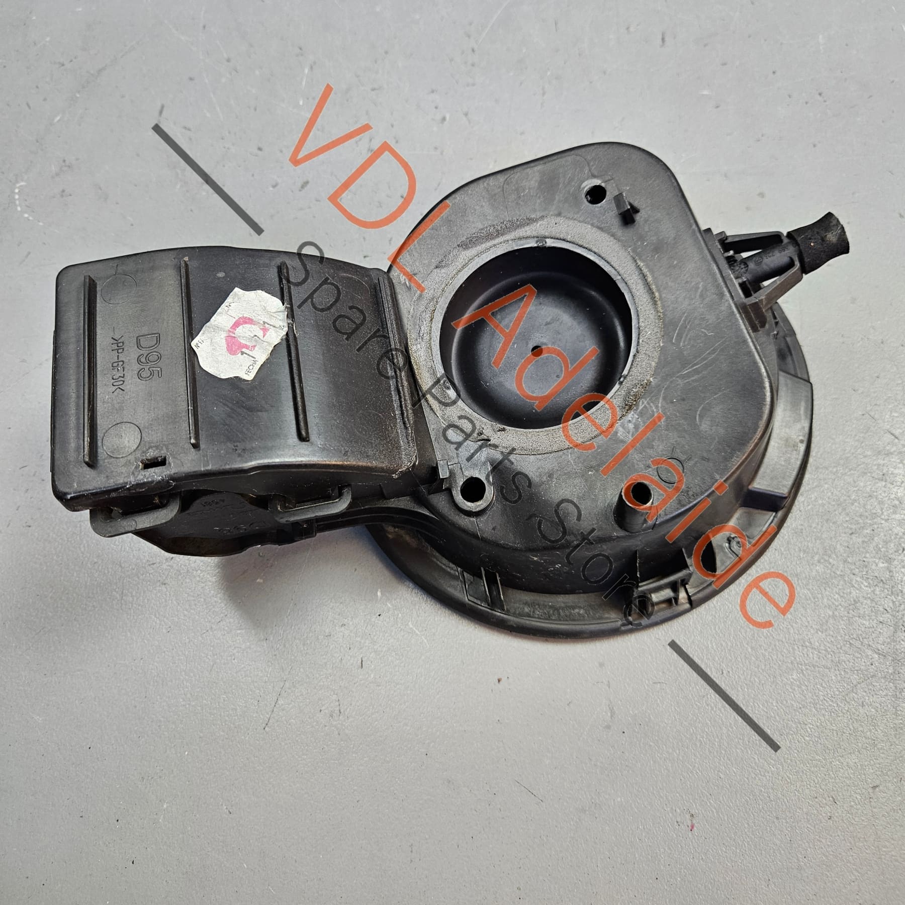 Renault Megane Fuel Tank Filler Door with Cap Oyster Grey 788300006R 781200020R - Image 6