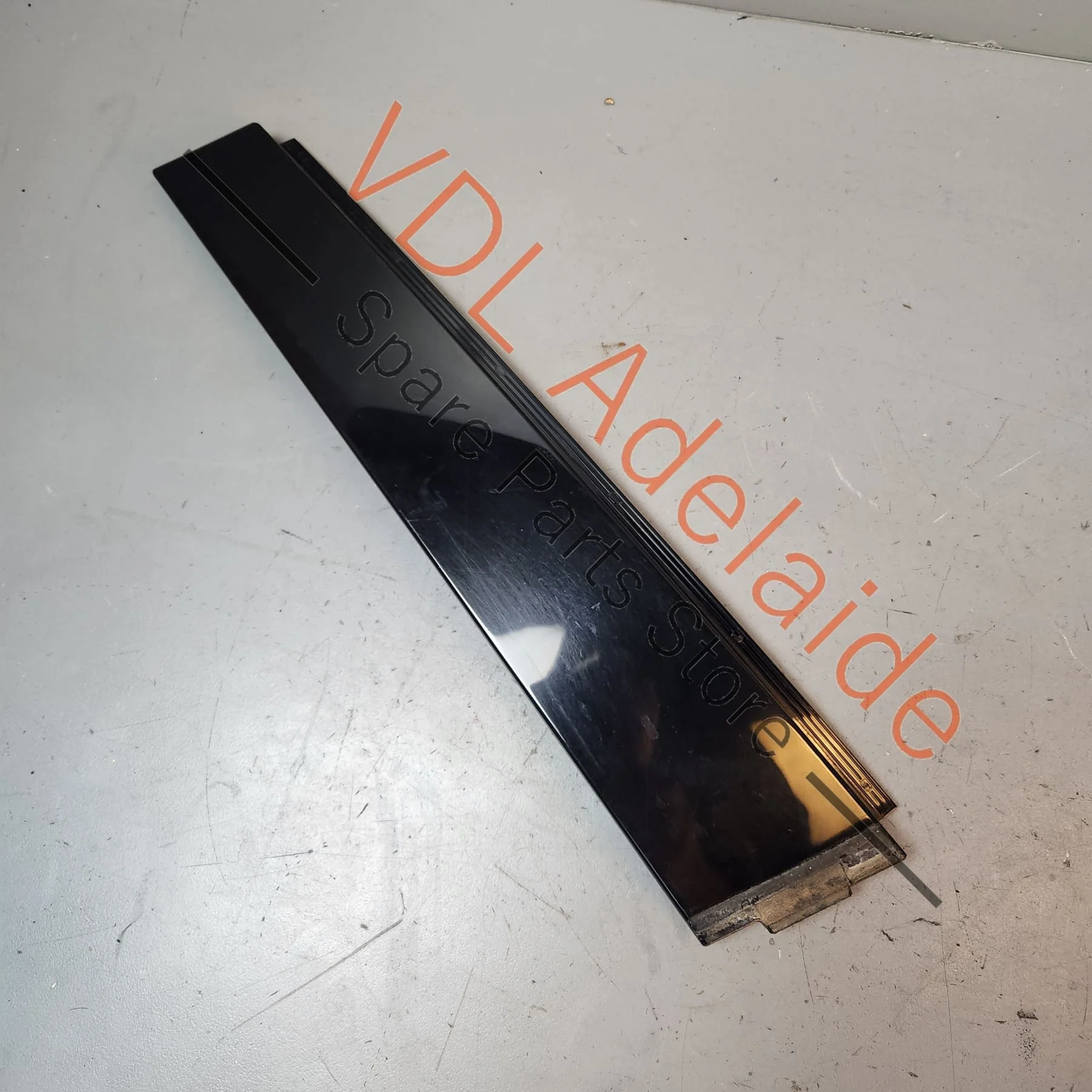 VW Golf MK6 Rear Right Exterior Door Window Frame B-Pillar Trim 5K6839902B