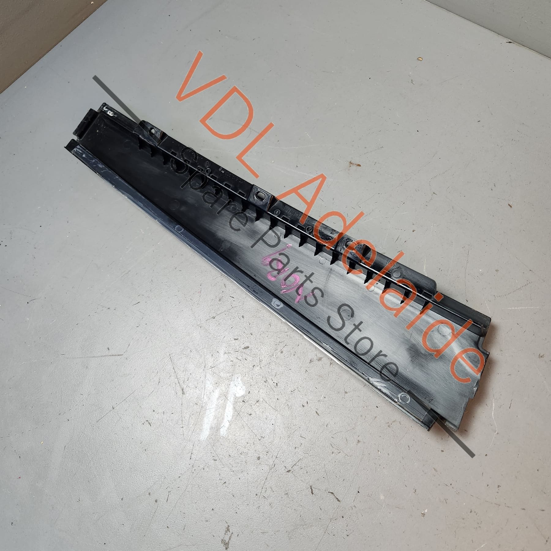 VW Golf MK6 Rear Right Exterior Door Window Frame B-Pillar Trim 5K6839902B - Image 2