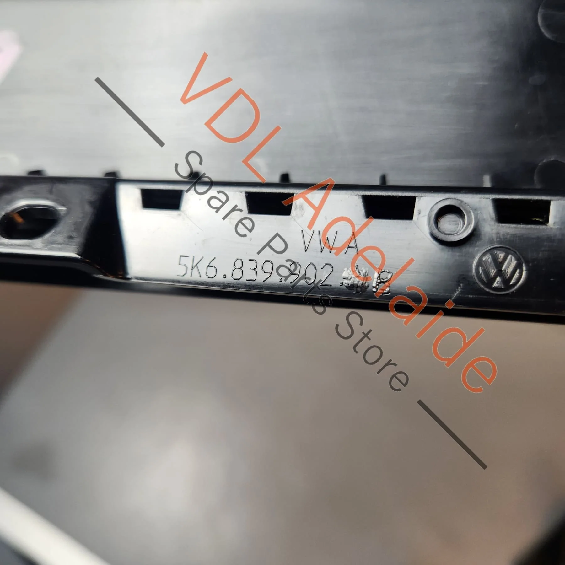 VW Golf MK6 Rear Right Exterior Door Window Frame B-Pillar Trim 5K6839902B - Image 5