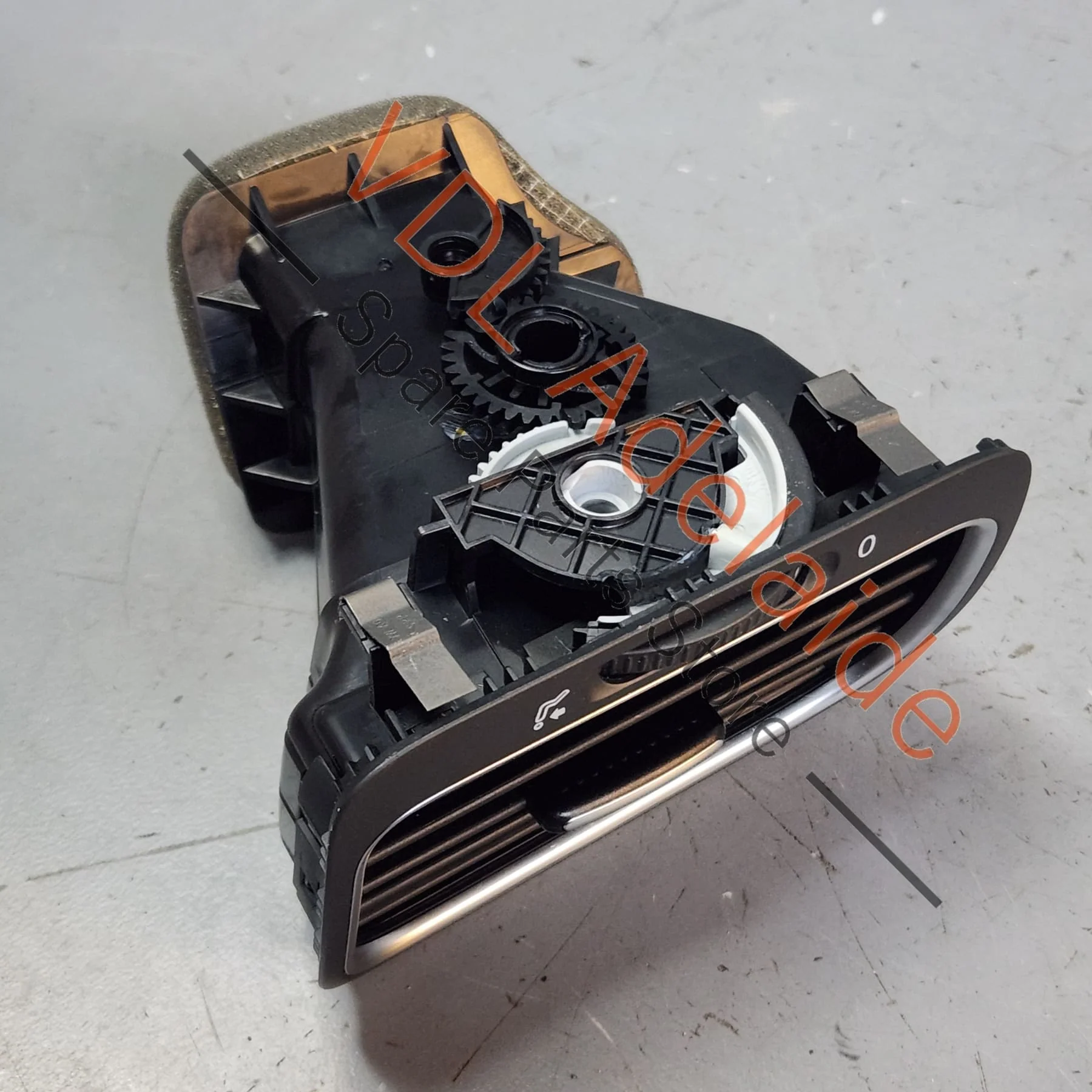 VW Golf MK6 Left Dash AC Air Vent Interior Trim 5K0819703J - Image 2