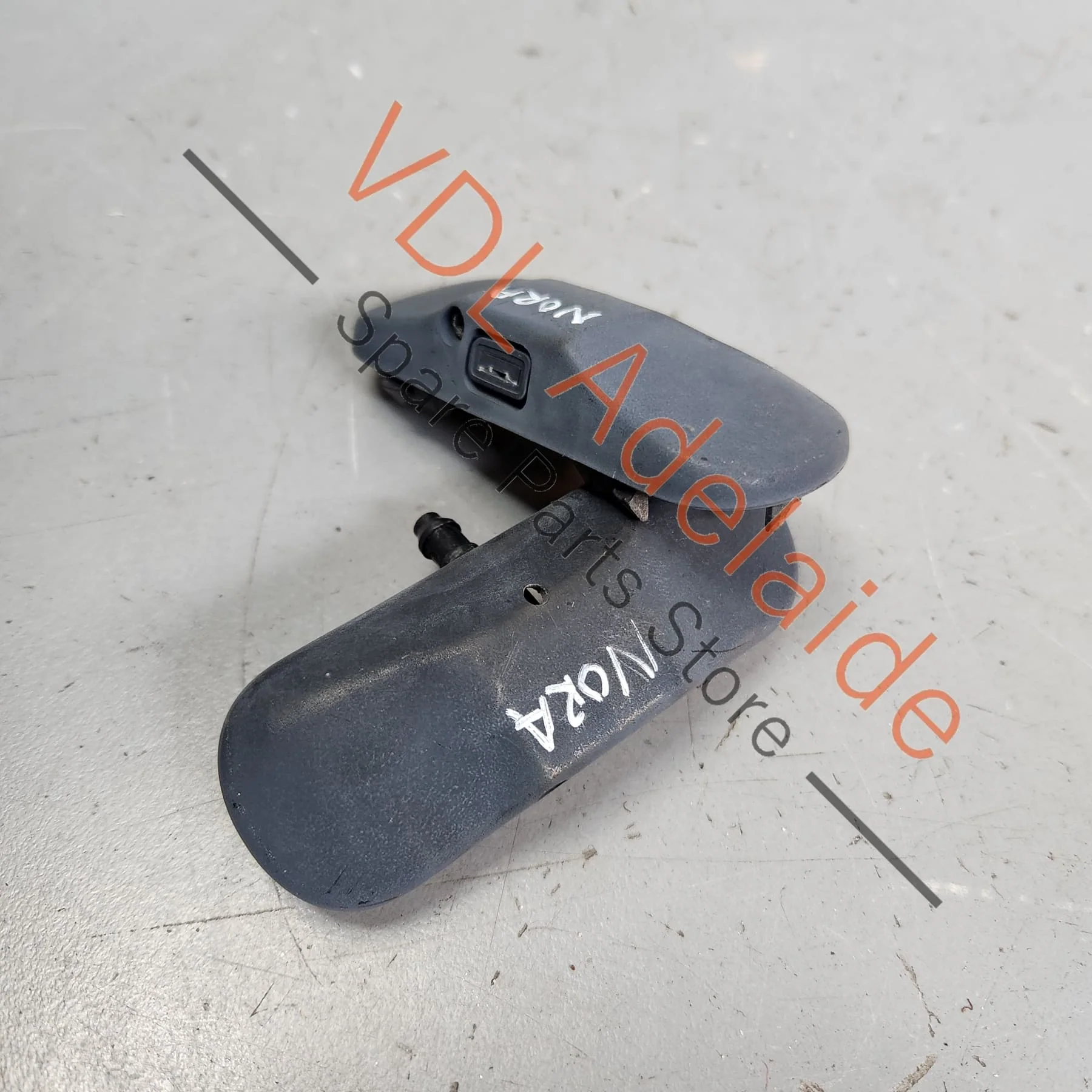 VW Golf MK6 Windscreen Washer Jet Nozzle Pair 5M0955985C