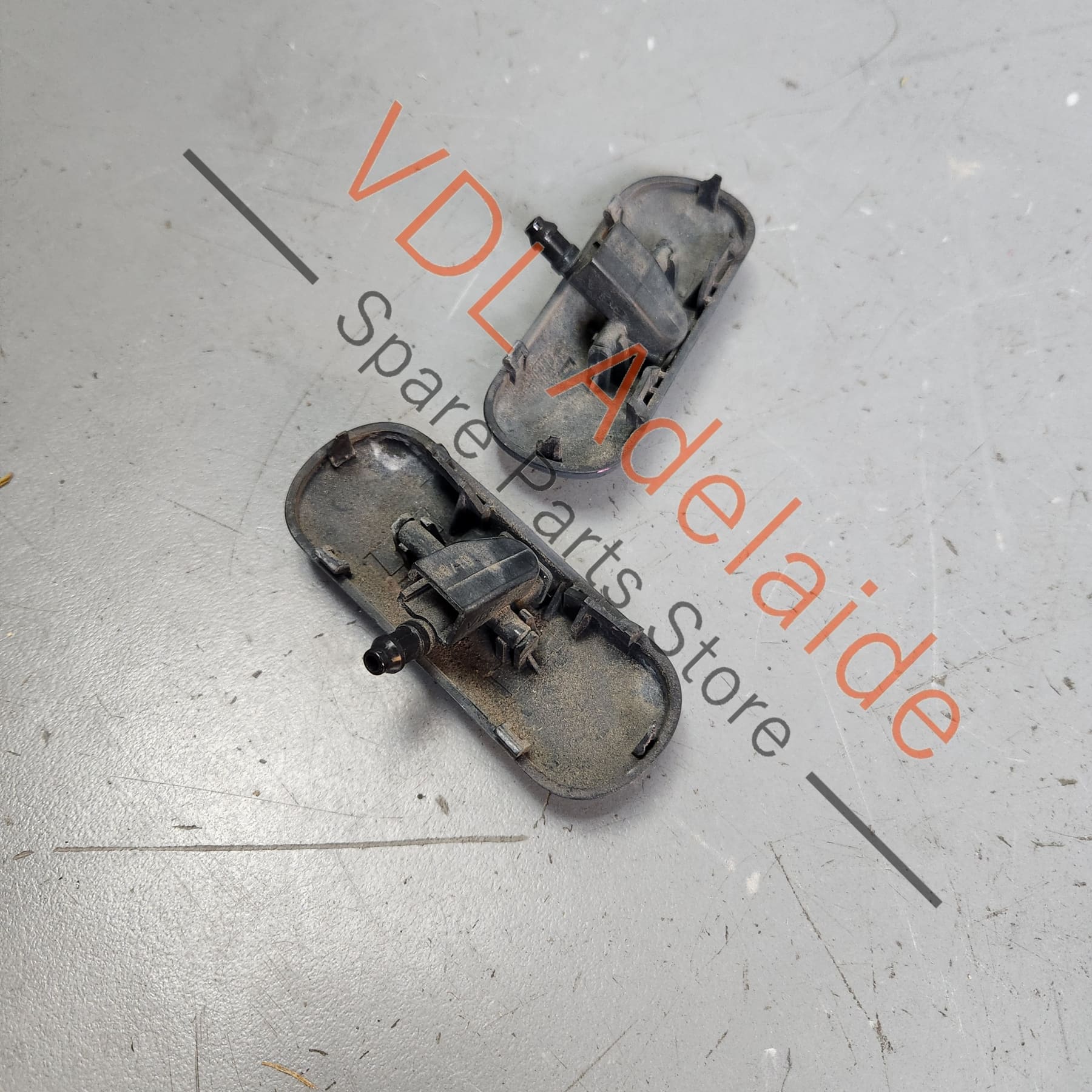 VW Golf MK6 Windscreen Washer Jet Nozzle Pair 5M0955985C - Image 2