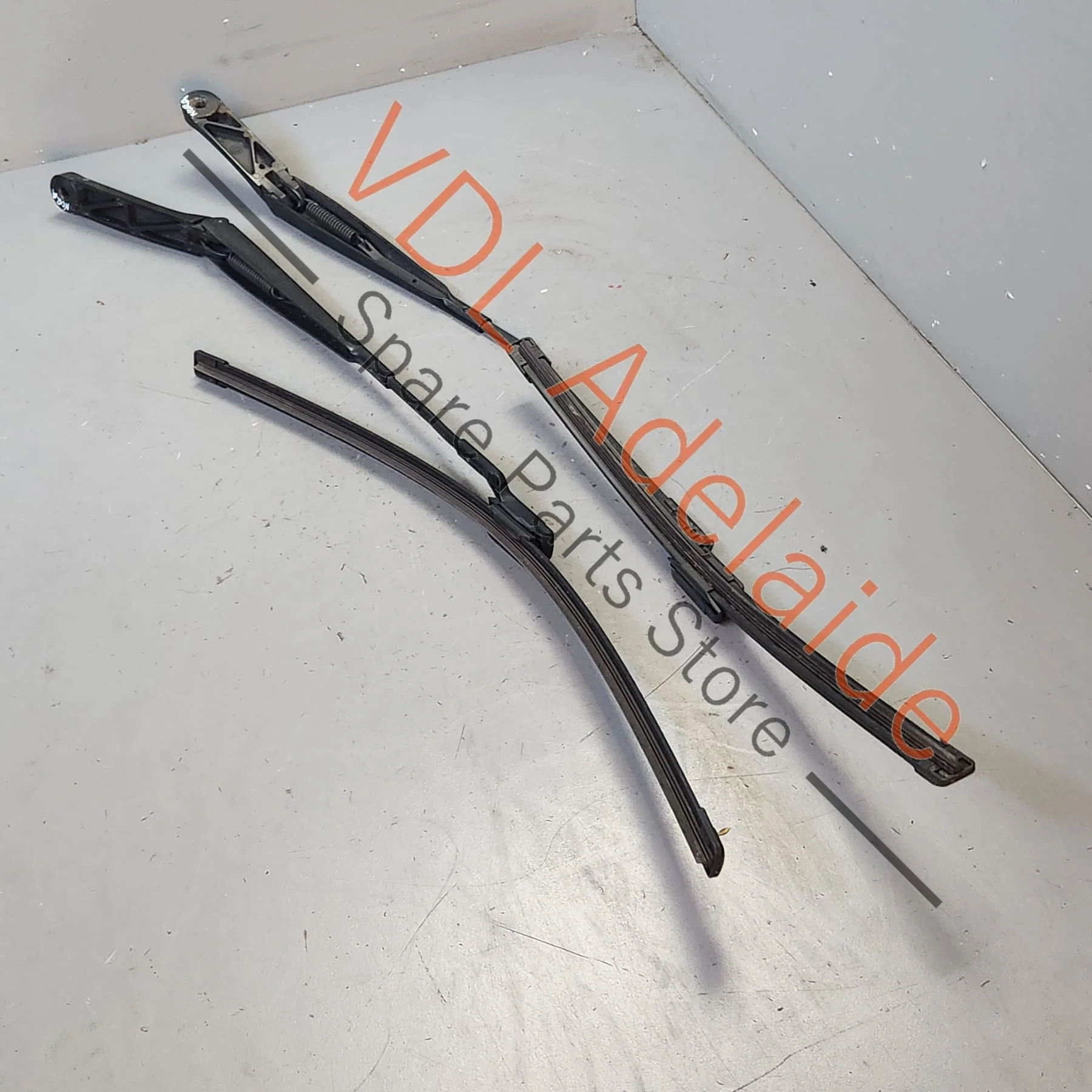 VW Golf MK6 Pair of Windscreen Wiper Arms 1Q2955410 1Q2955409 - Image 2