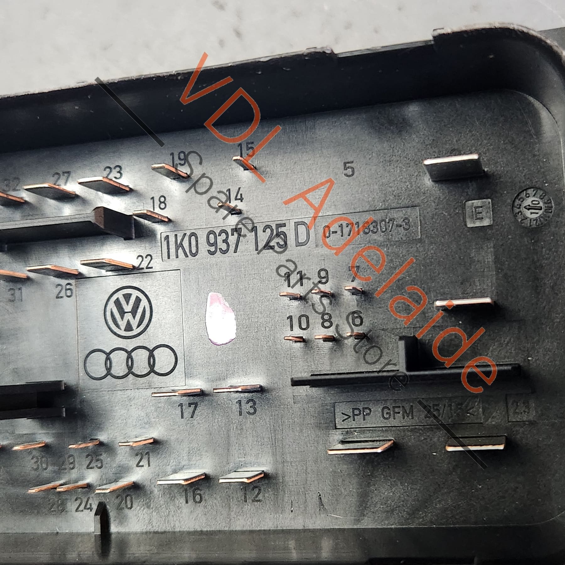 VW Caddy Golf MK6 Engine Bay Relay Fuse Panel Board 1K0937125D - Image 6