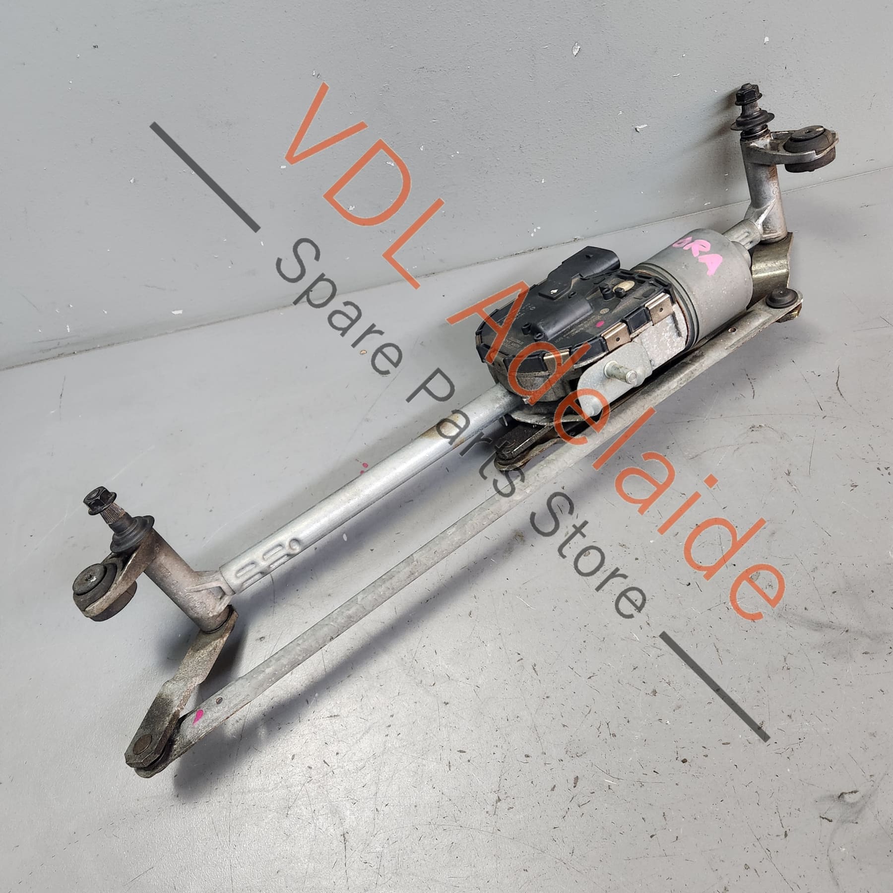 VW Golf MK6 Front Windshield Wiper Motor Linkage w Crank Arm 1Q2955119B 1K2955601A