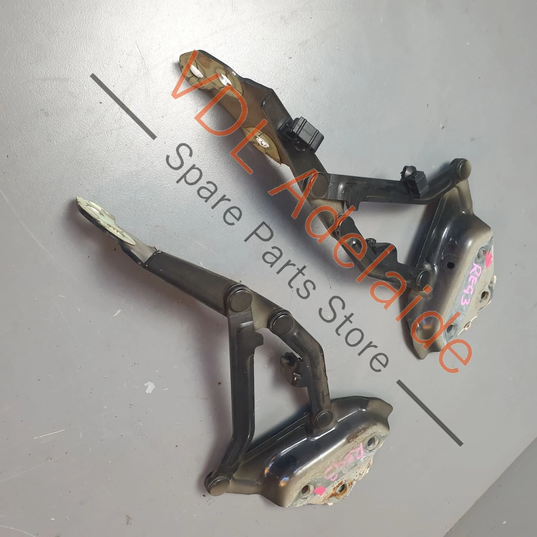 VW Touareg 7L Bonnet Hood Lid Hinge Pair Left & Right - Image 2