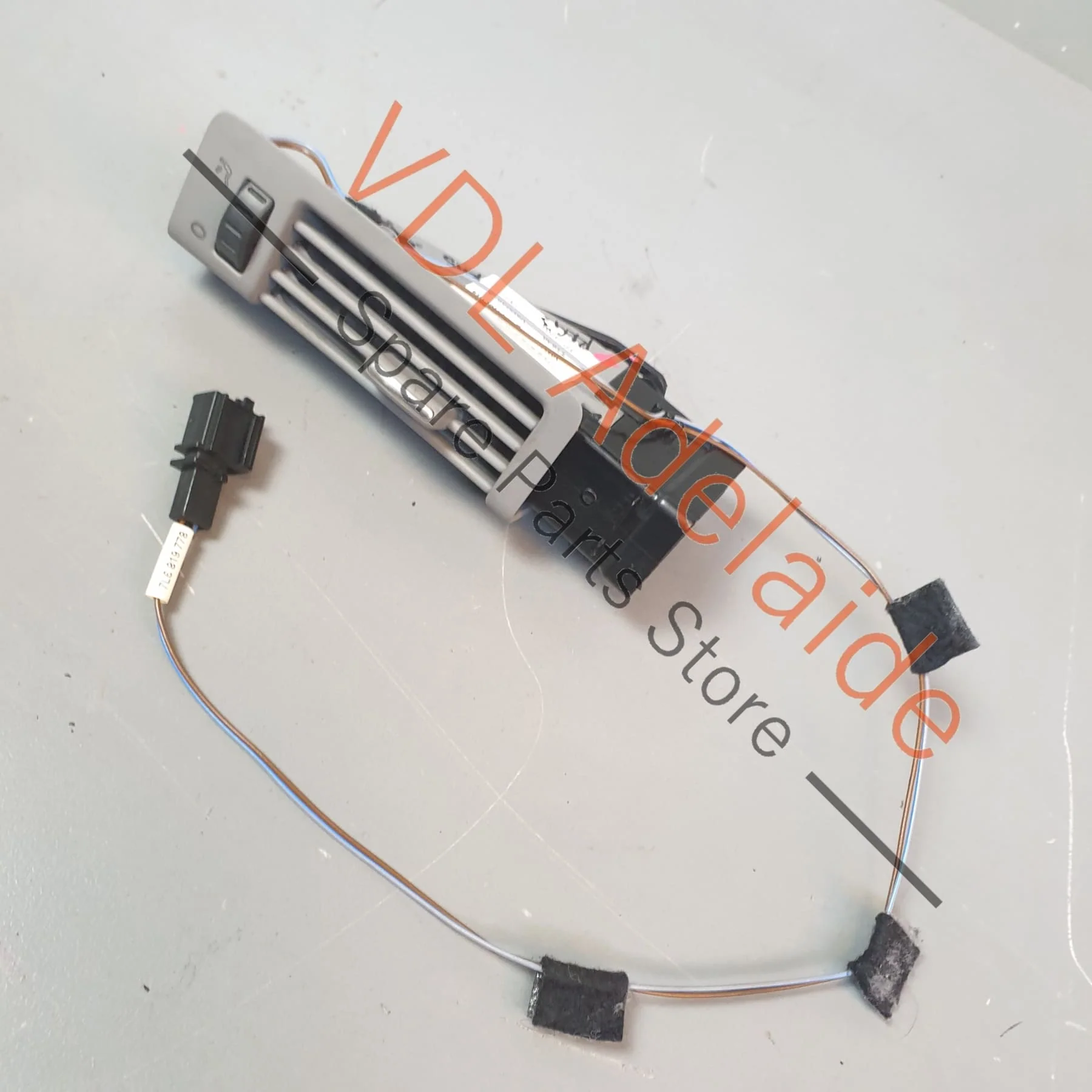 VW Touareg 7L AC Air Vent for Interior Right Side B-Pillar 7L6819210B - Image 6