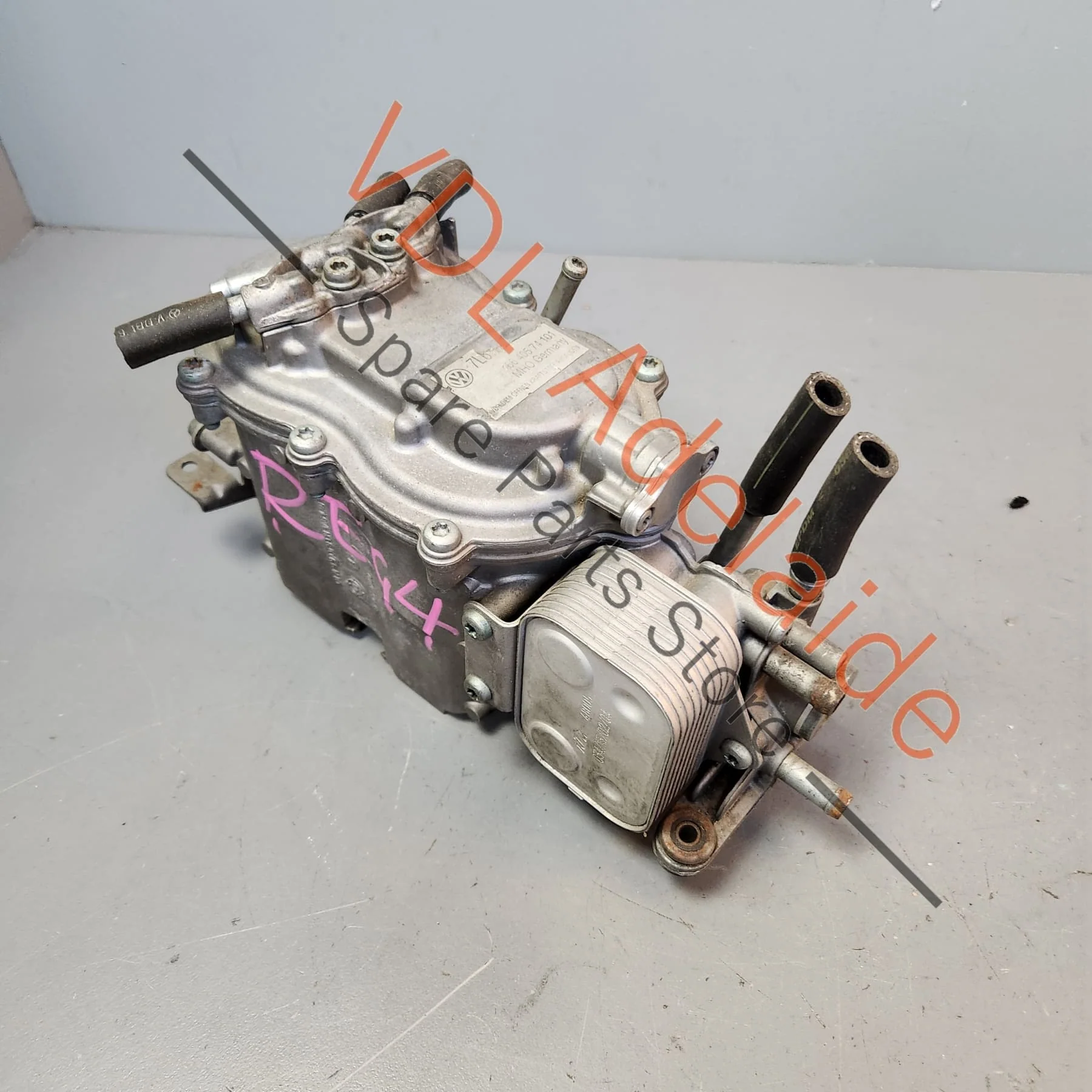 VW Touareg V10 Diesel Fuel Filter Chamber 7L6127401D