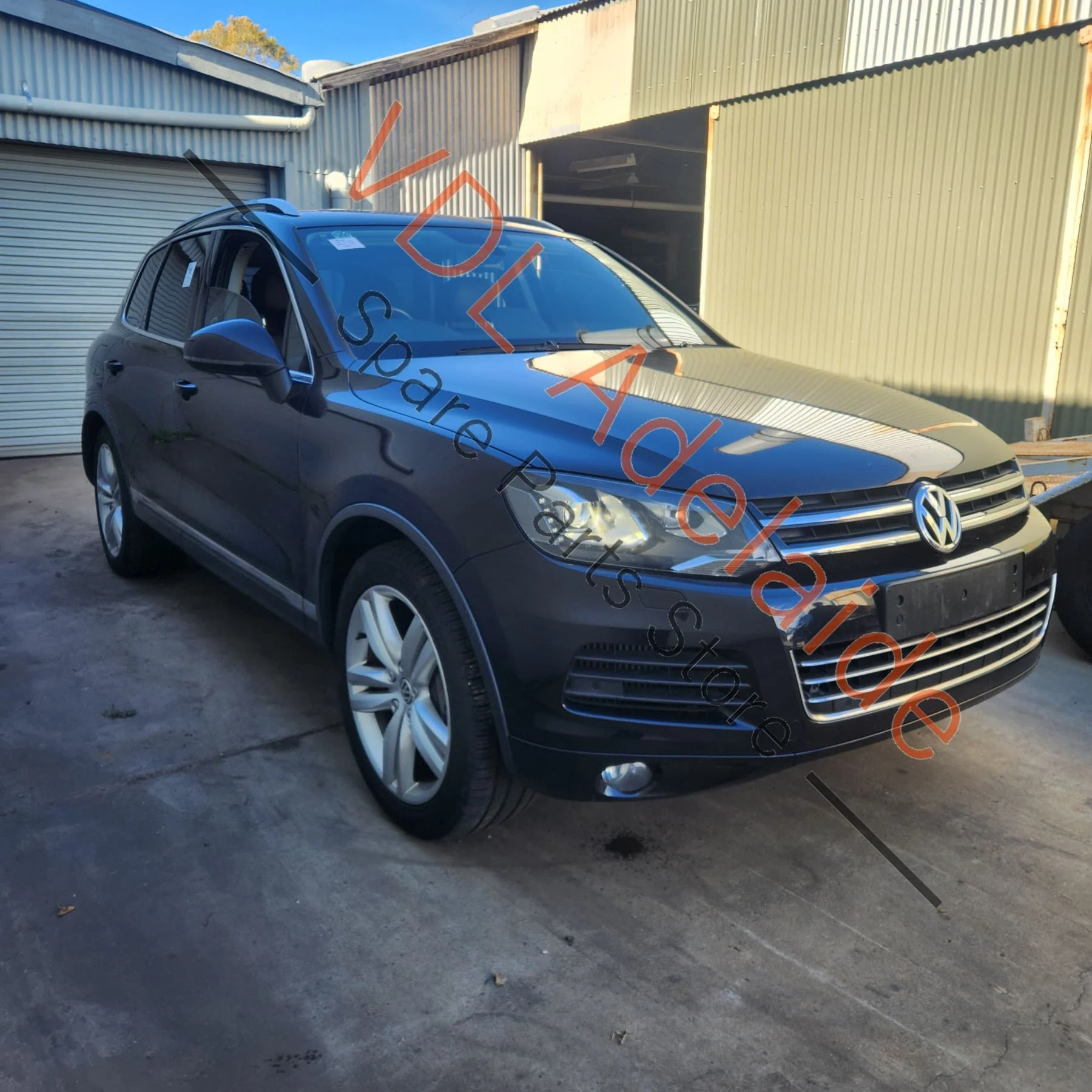 VW Touareg 7P Front Bumper Assembly compelte with grilles etc - Image 6