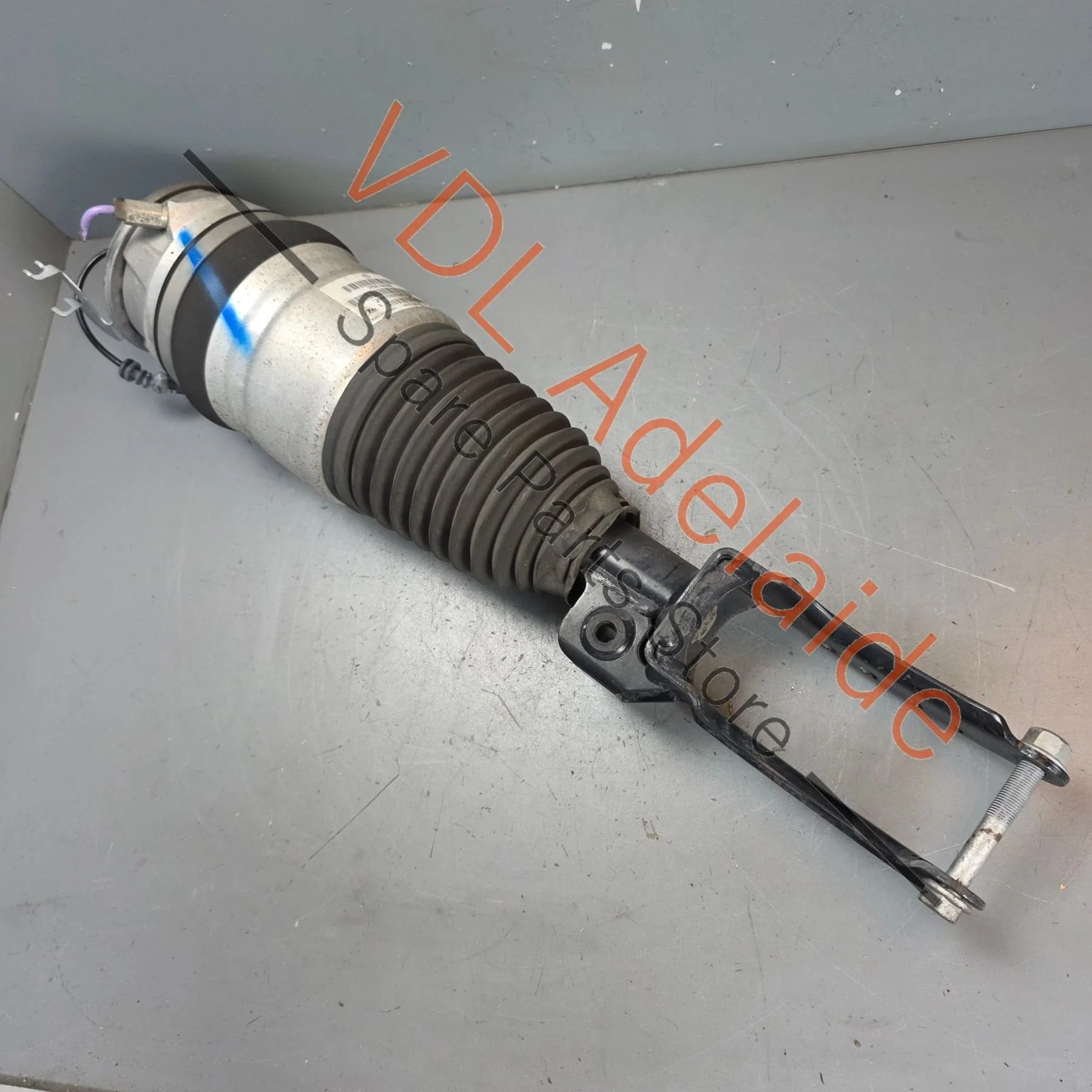 VW Touareg 7P Right Front Air Suspension Strut Shock Absorber 7P6616039K