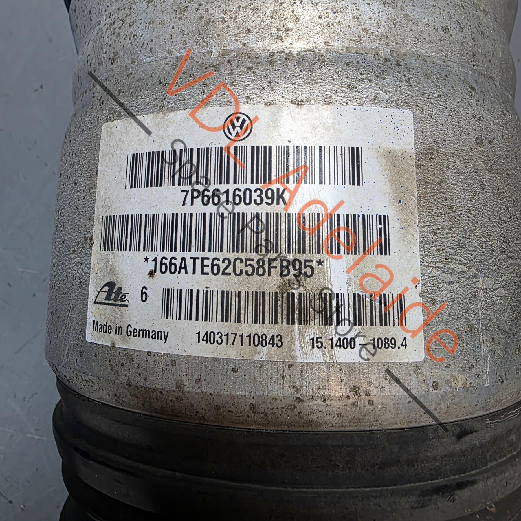 VW Touareg 7P Right Front Air Suspension Strut Shock Absorber 7P6616039K - Image 3