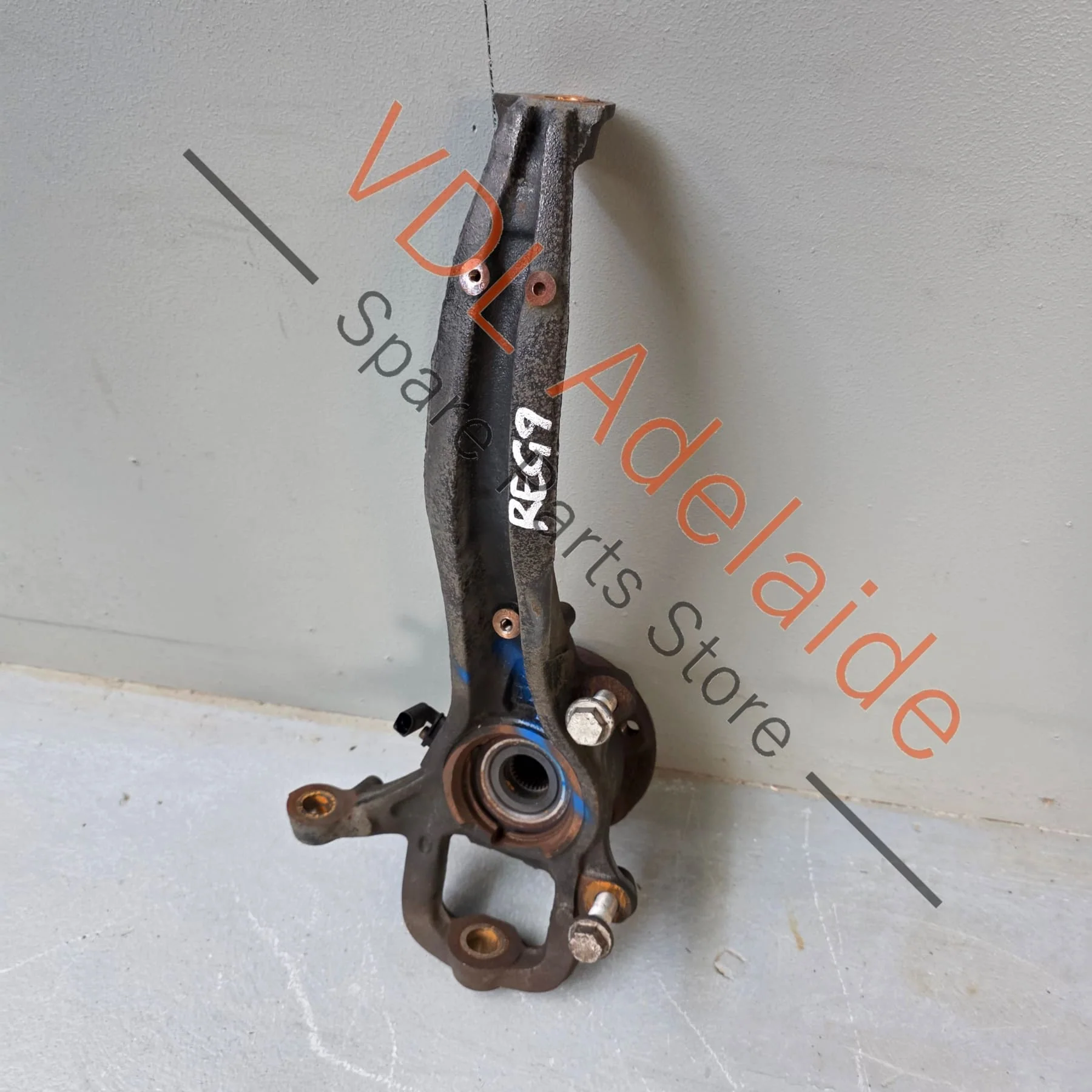 VW Touareg 7P Front Left Suspension Hub Knuckle Bearing Carrier 7P6407245A