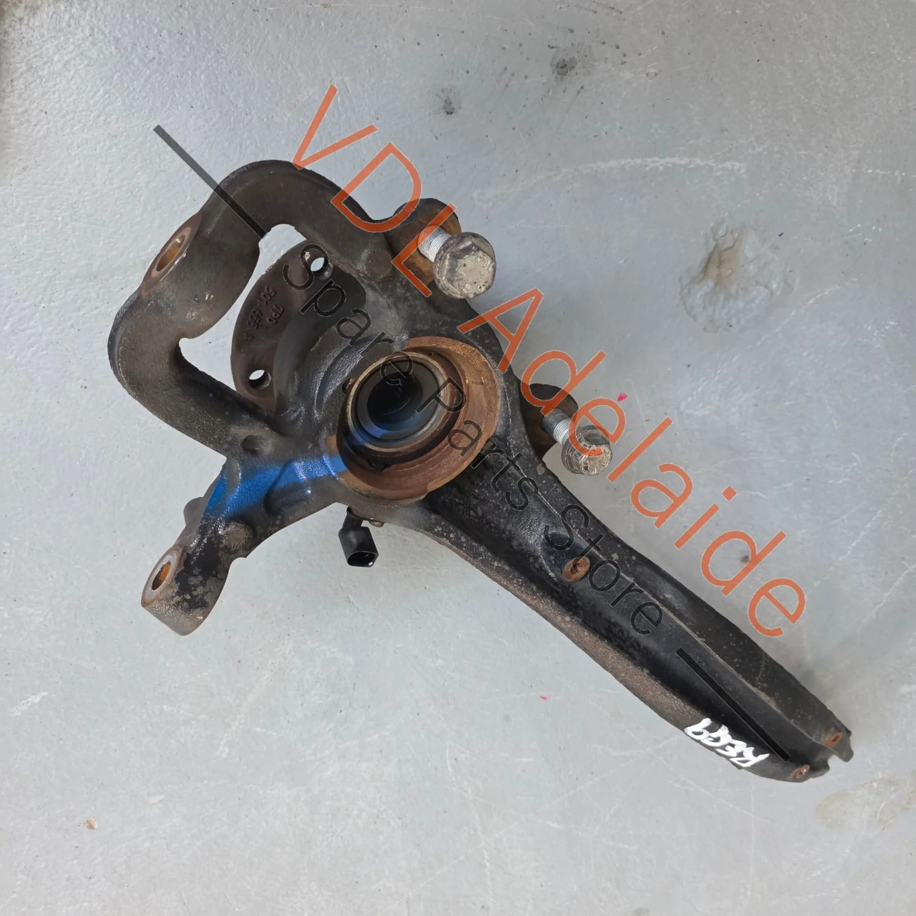 VW Touareg 7P Front Right Suspension Hub Knuckle Bearing Carrier 7P6407246A - Image 2