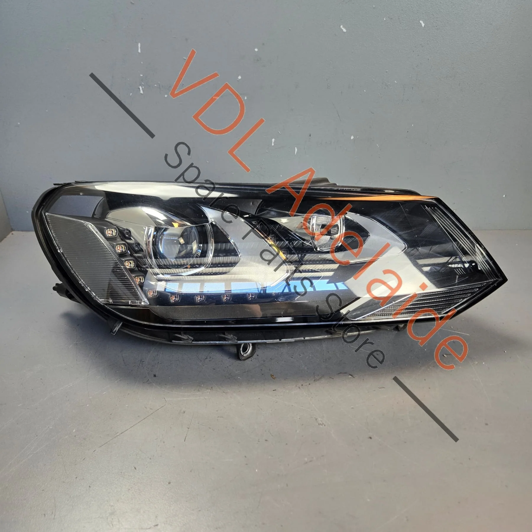 VW Touareg 7P Xenon Headlamp Right 7P2941752 - Image 3