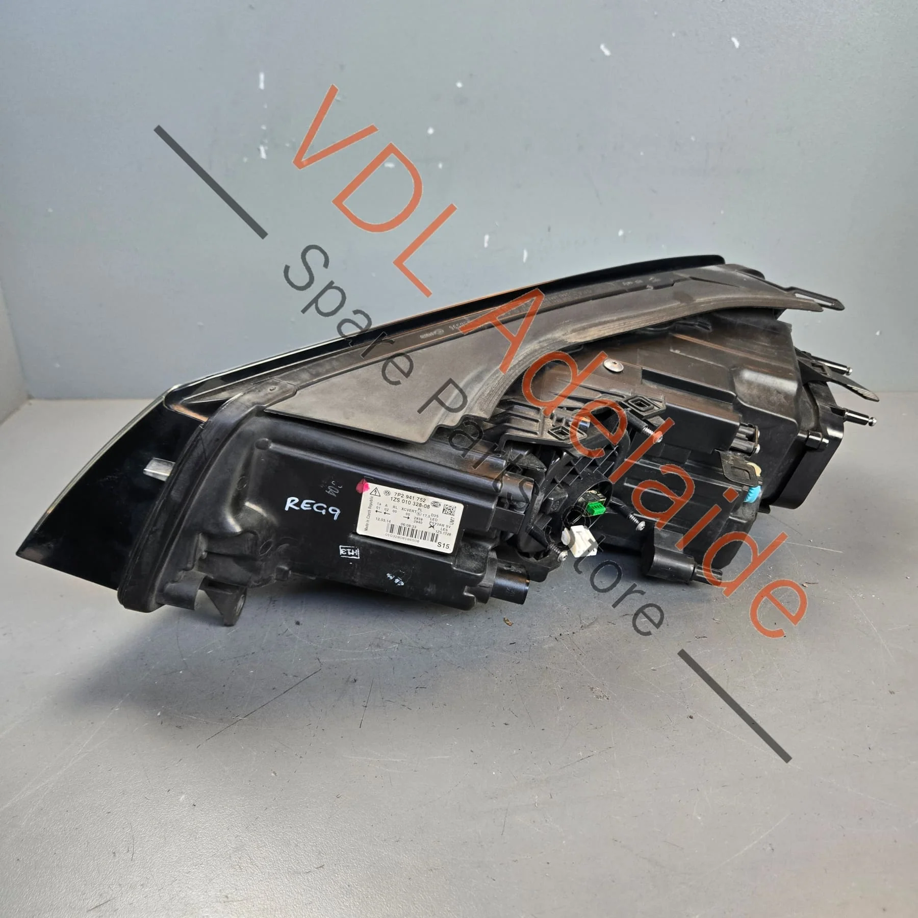 VW Touareg 7P Xenon Headlamp Right 7P2941752 - Image 6