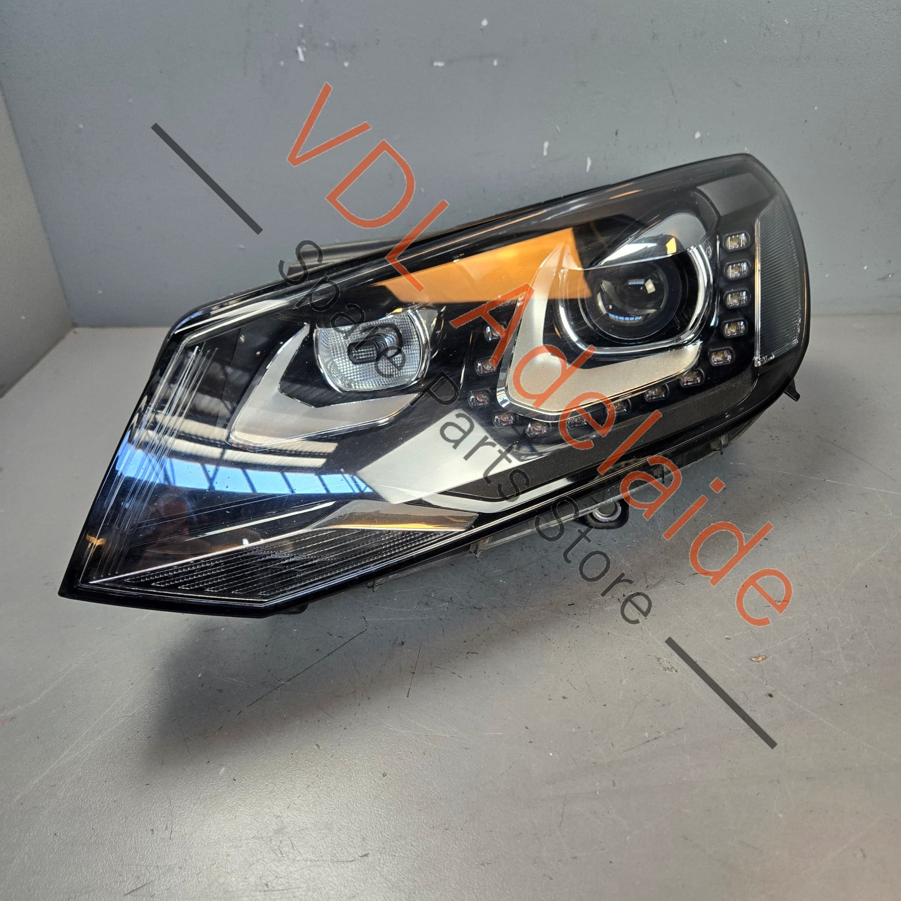 VW Touareg 7P Xenon Headlamp Left 7P2941751