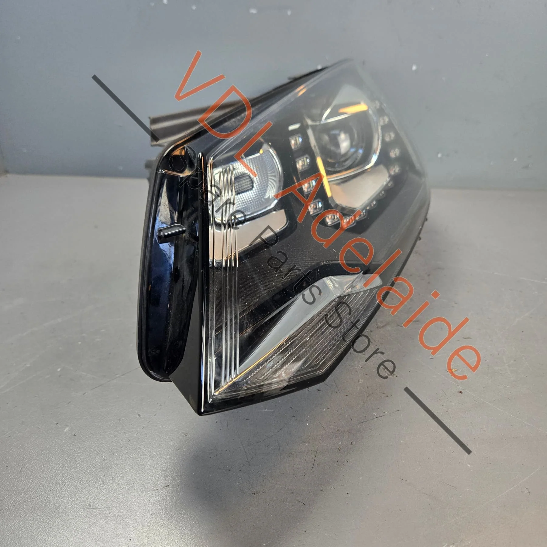 VW Touareg 7P Xenon Headlamp Left 7P2941751 - Image 2