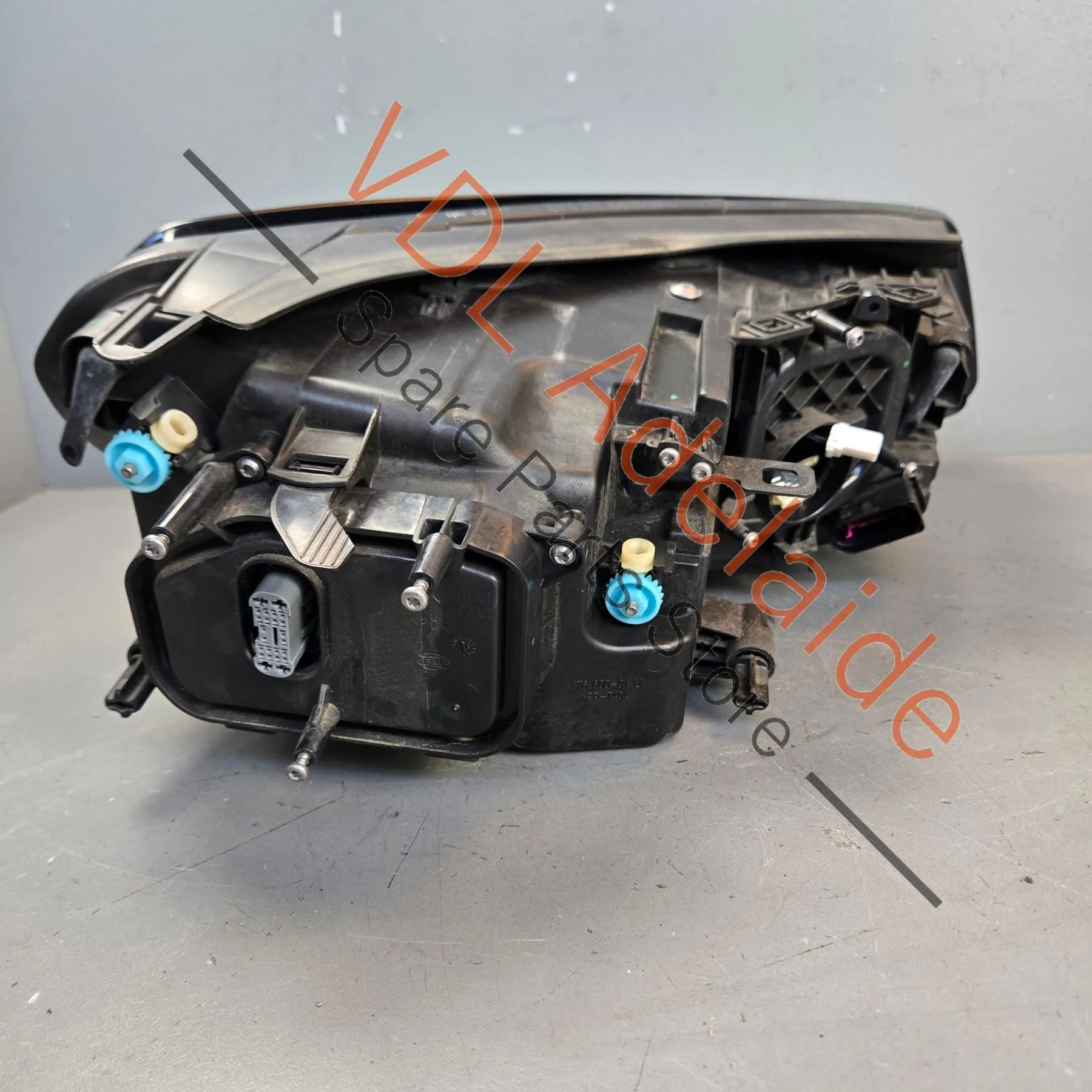 VW Touareg 7P Xenon Headlamp Left 7P2941751 - Image 4
