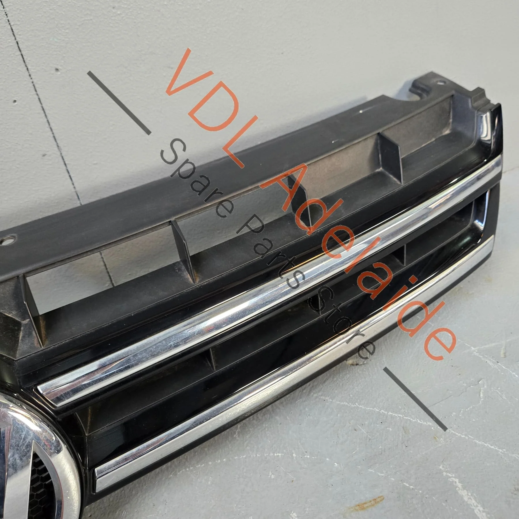 VW Touareg 7P Front Grille Genuine OEM 7P6853651A ZLL - Image 4