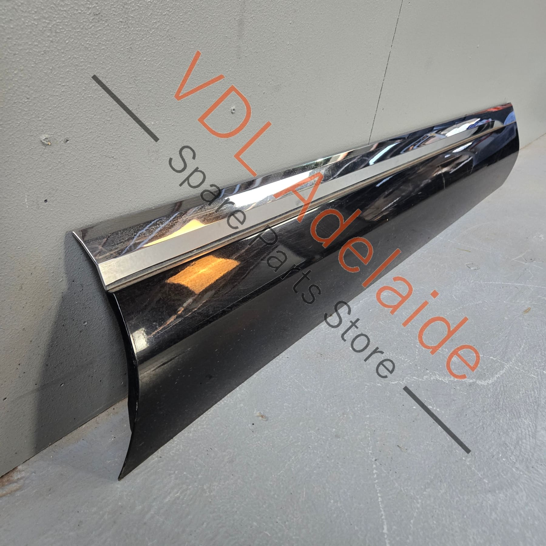VW Touareg 7P Right Front Lower Door Exterior Moulding Trim 7P6854940H GRU - Image 3