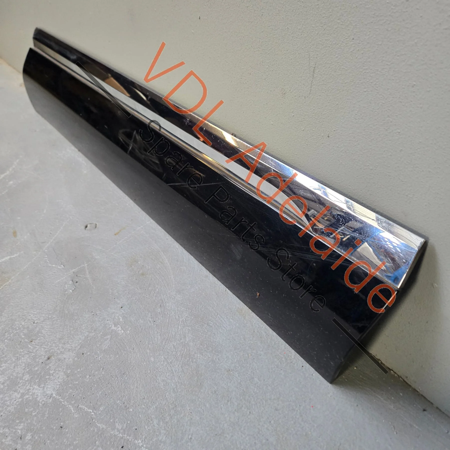 VW Touareg 7P Right Front Lower Door Exterior Moulding Trim 7P6854940H GRU - Image 4