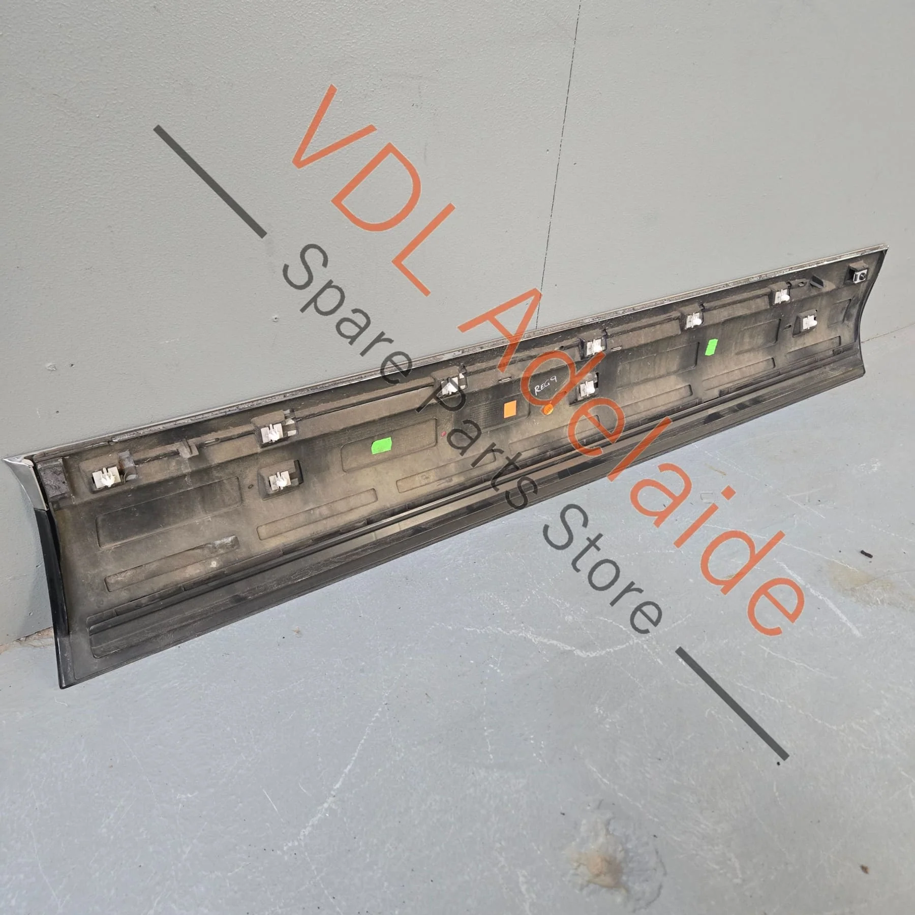 VW Touareg 7P Left Front Lower Door Exterior Moulding Trim 7P6854939H GRU - Image 7