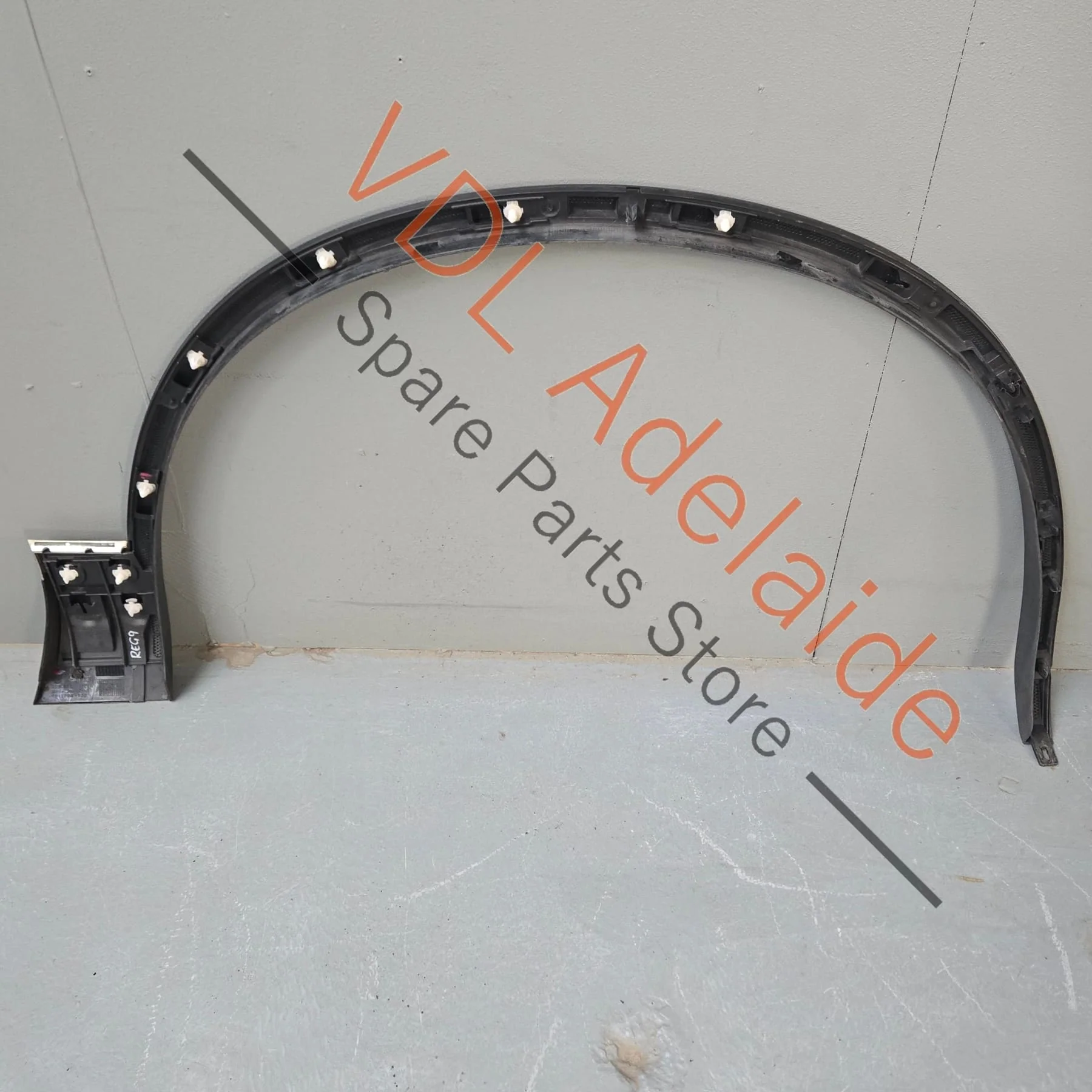 VW Touareg 7P Left Front Wheel Arch Trim Flare 7P6853717F GRU - Image 7