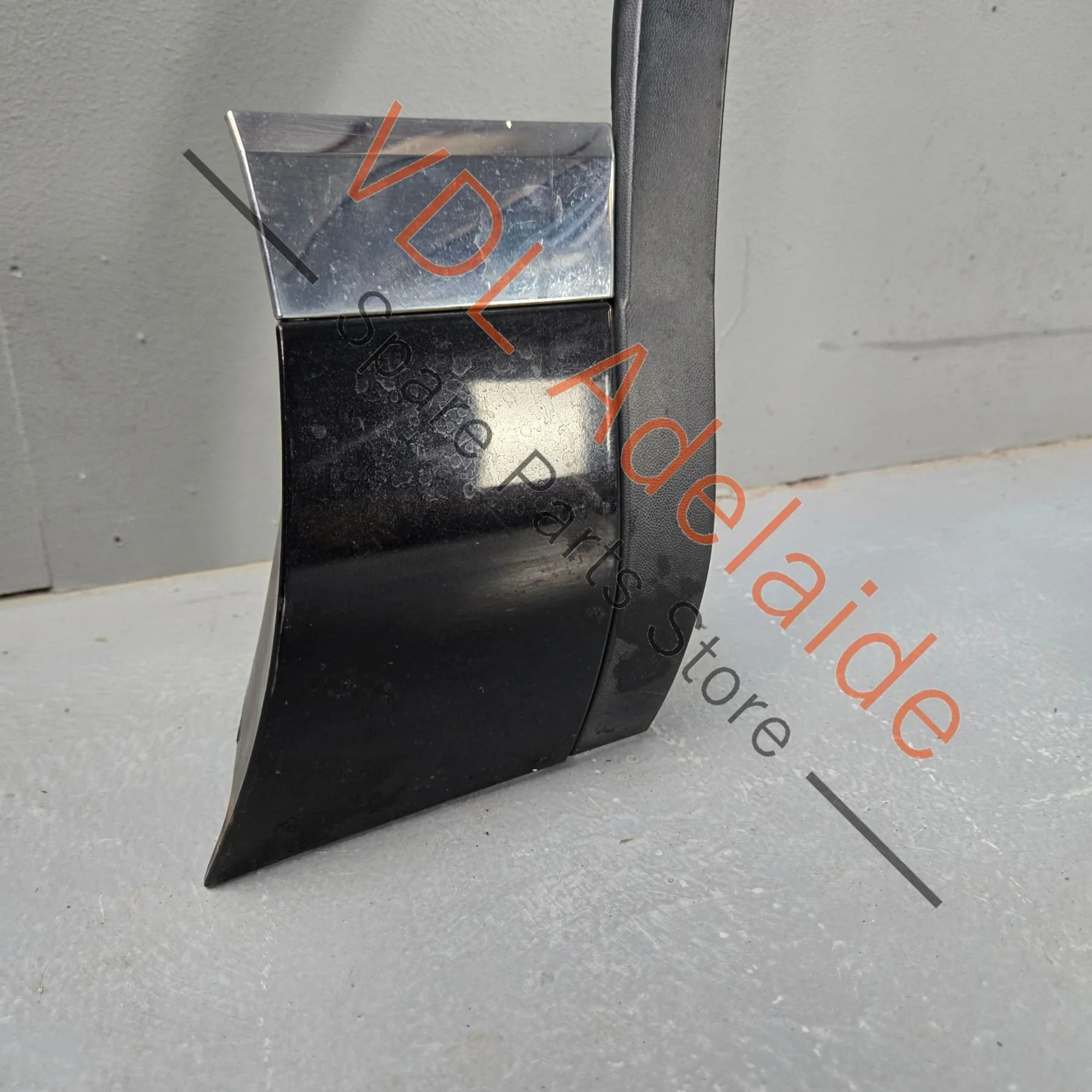 VW Touareg 7P Right Front Wheel Arch Trim Flare 7P6853718F GRU - Image 3