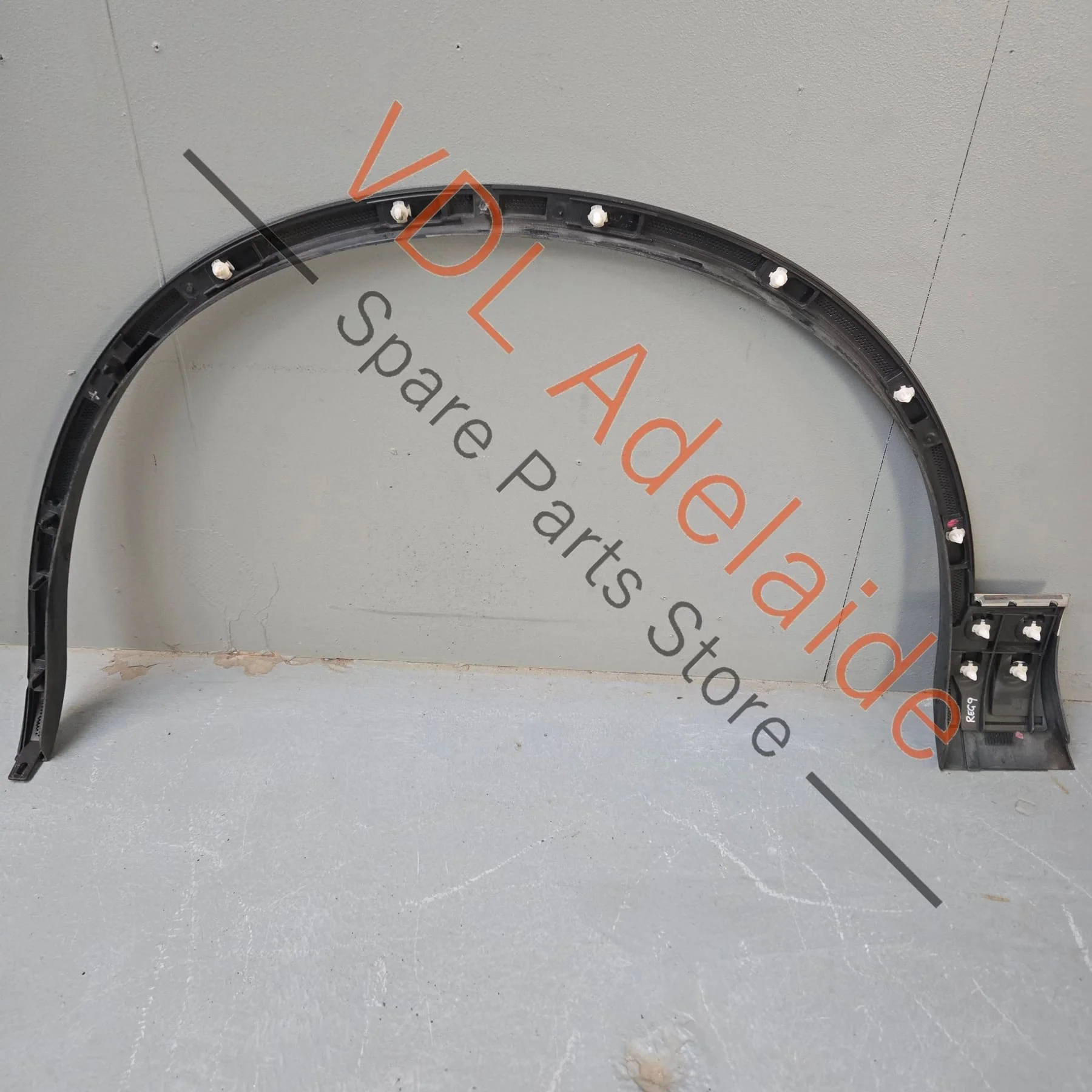 VW Touareg 7P Right Front Wheel Arch Trim Flare 7P6853718F GRU - Image 5