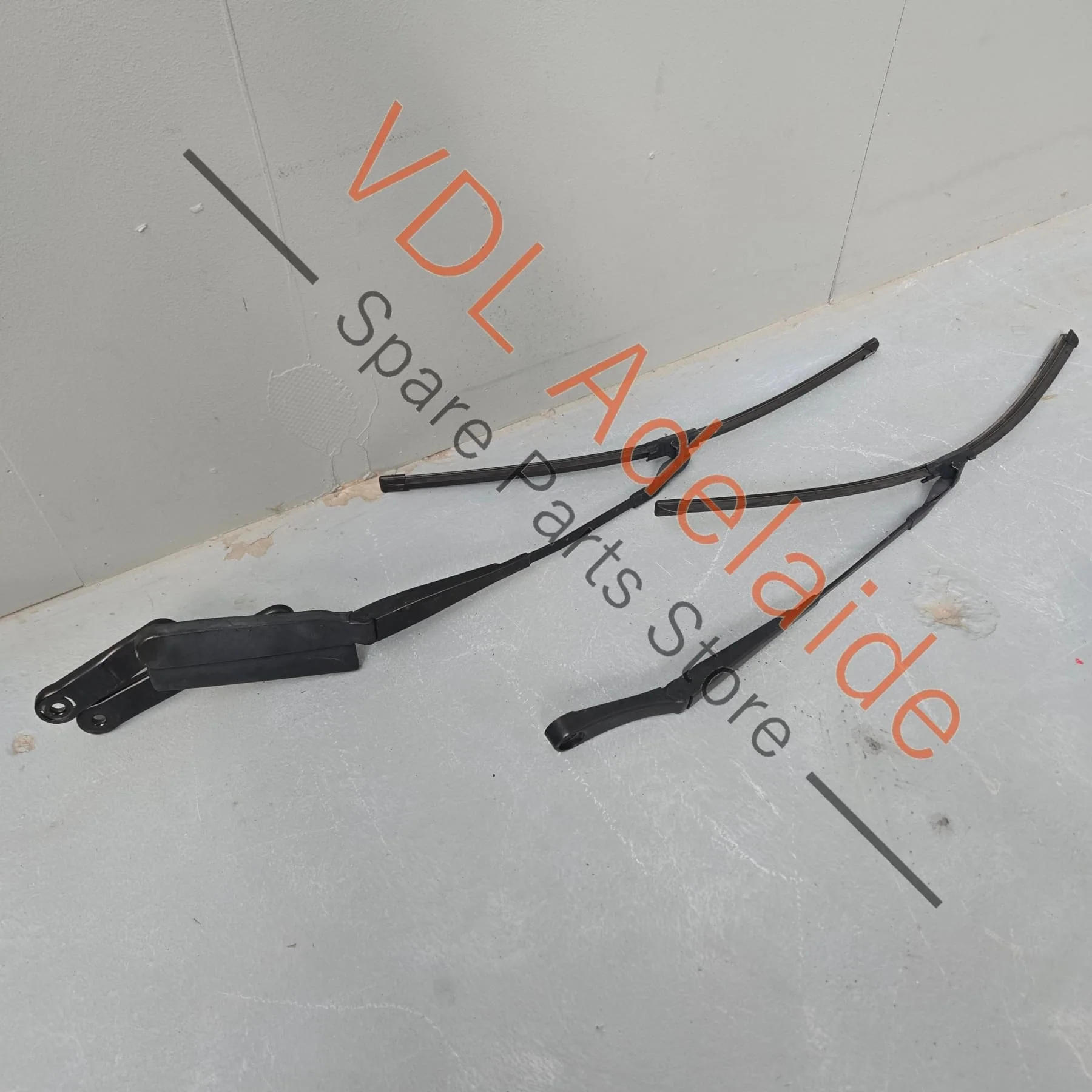 VW Touareg 7P Windscreen Wiper Arm Set 7P0955409C 7P0955410C