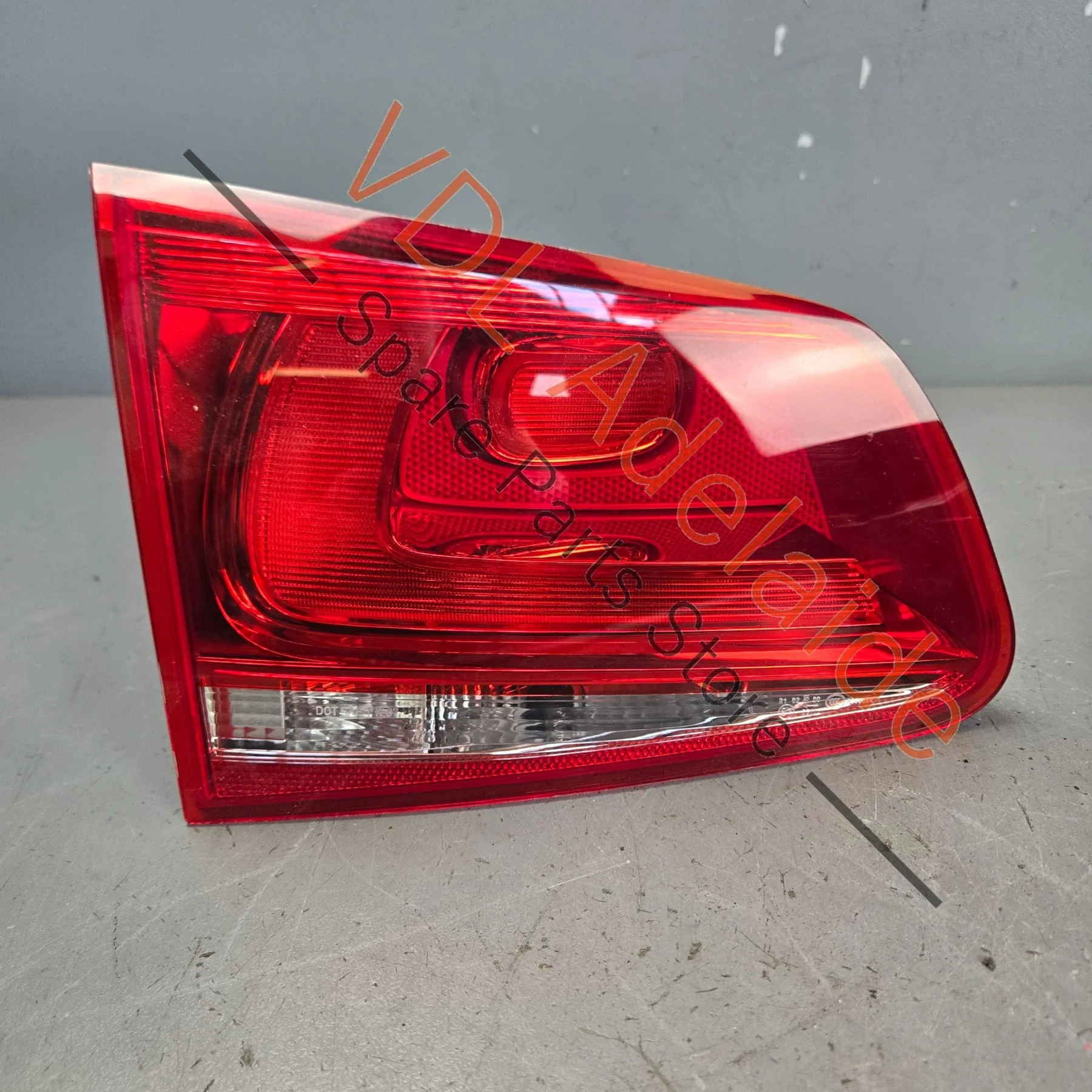 VW Touareg 7P Rear Left Tailgate Tail Light Taillight Inner 7P6945093B