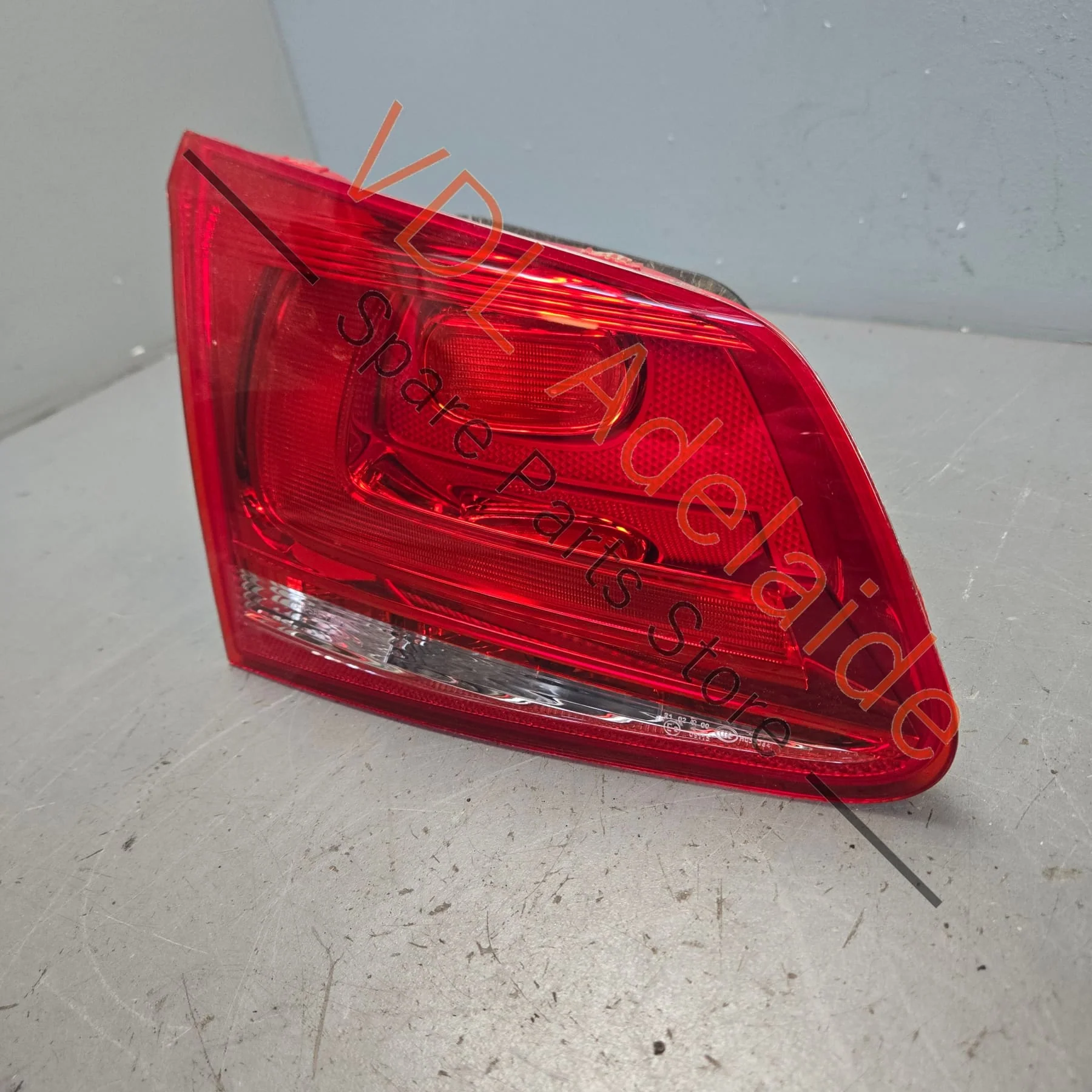 VW Touareg 7P Rear Left Tailgate Tail Light Taillight Inner 7P6945093B - Image 2