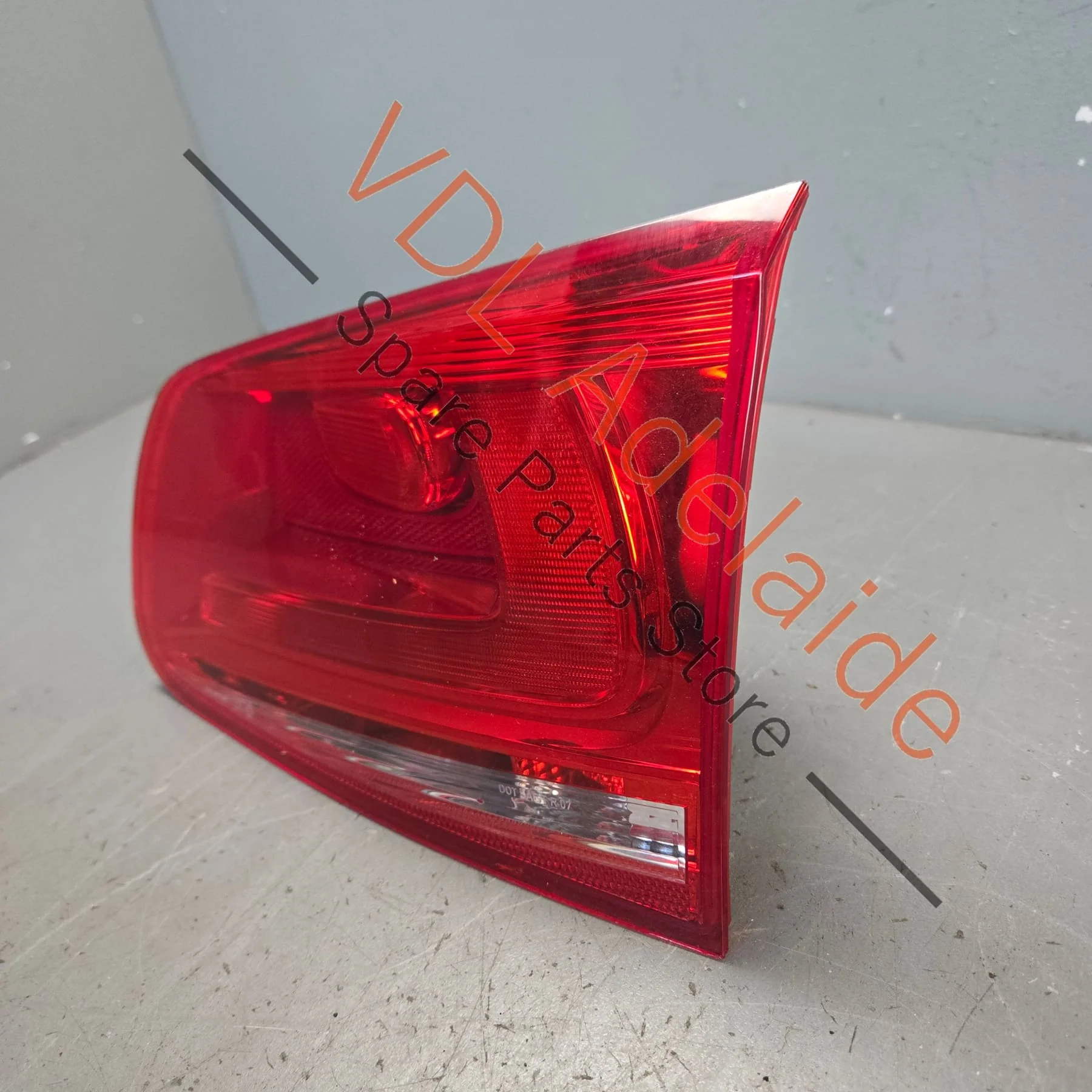 VW Touareg 7P Rear Right Tailgate Tail Light Taillight Inner 7P6945094B - Image 2