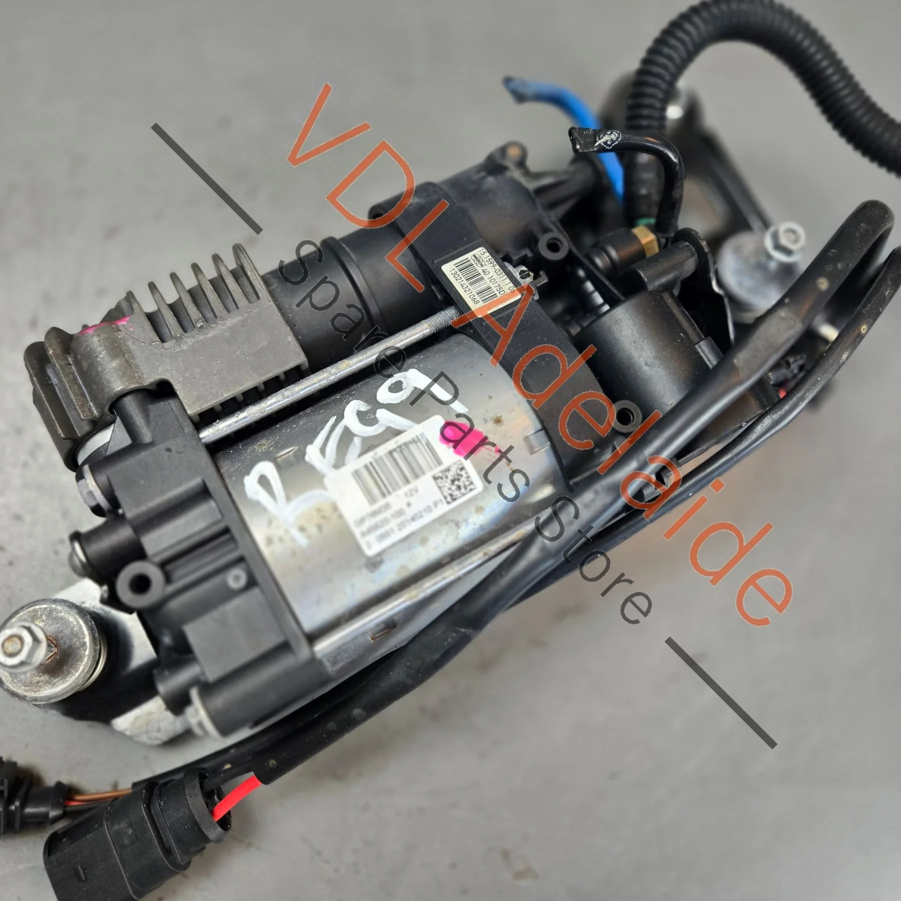 Genuine VW Touareg 7P Air Suspension Pump & Valve Block 7P0698007E 7P0698014B - Image 2