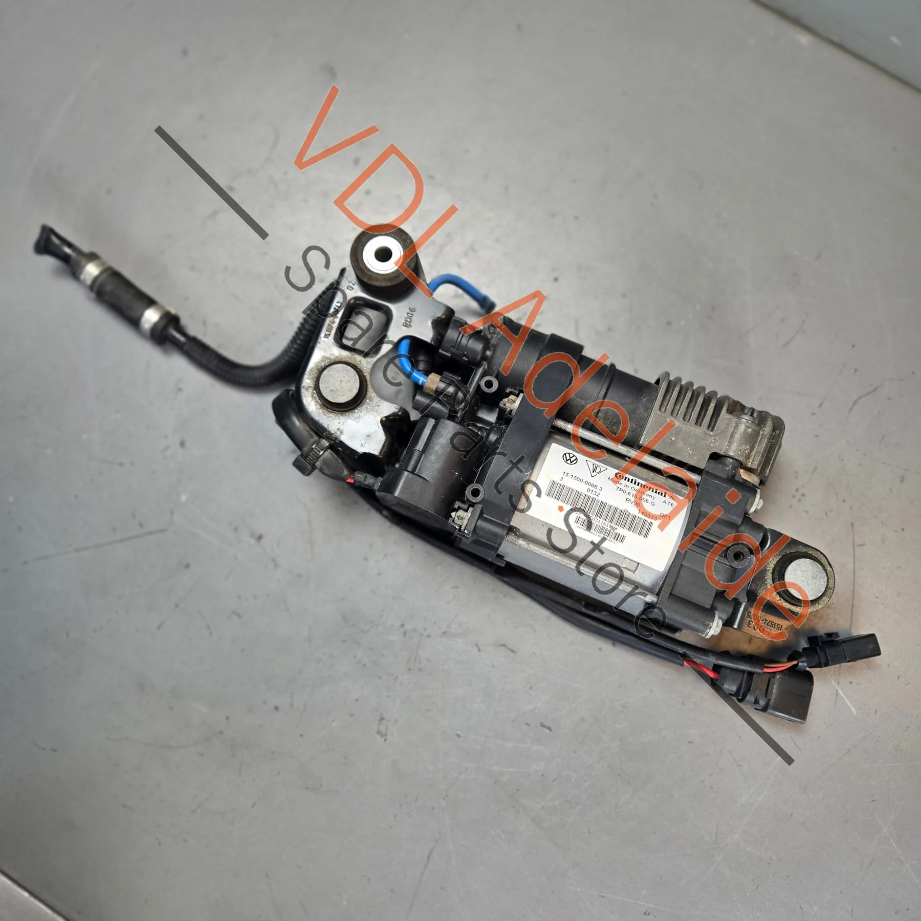 Genuine VW Touareg 7P Air Suspension Pump & Valve Block 7P0698007E 7P0698014B - Image 3