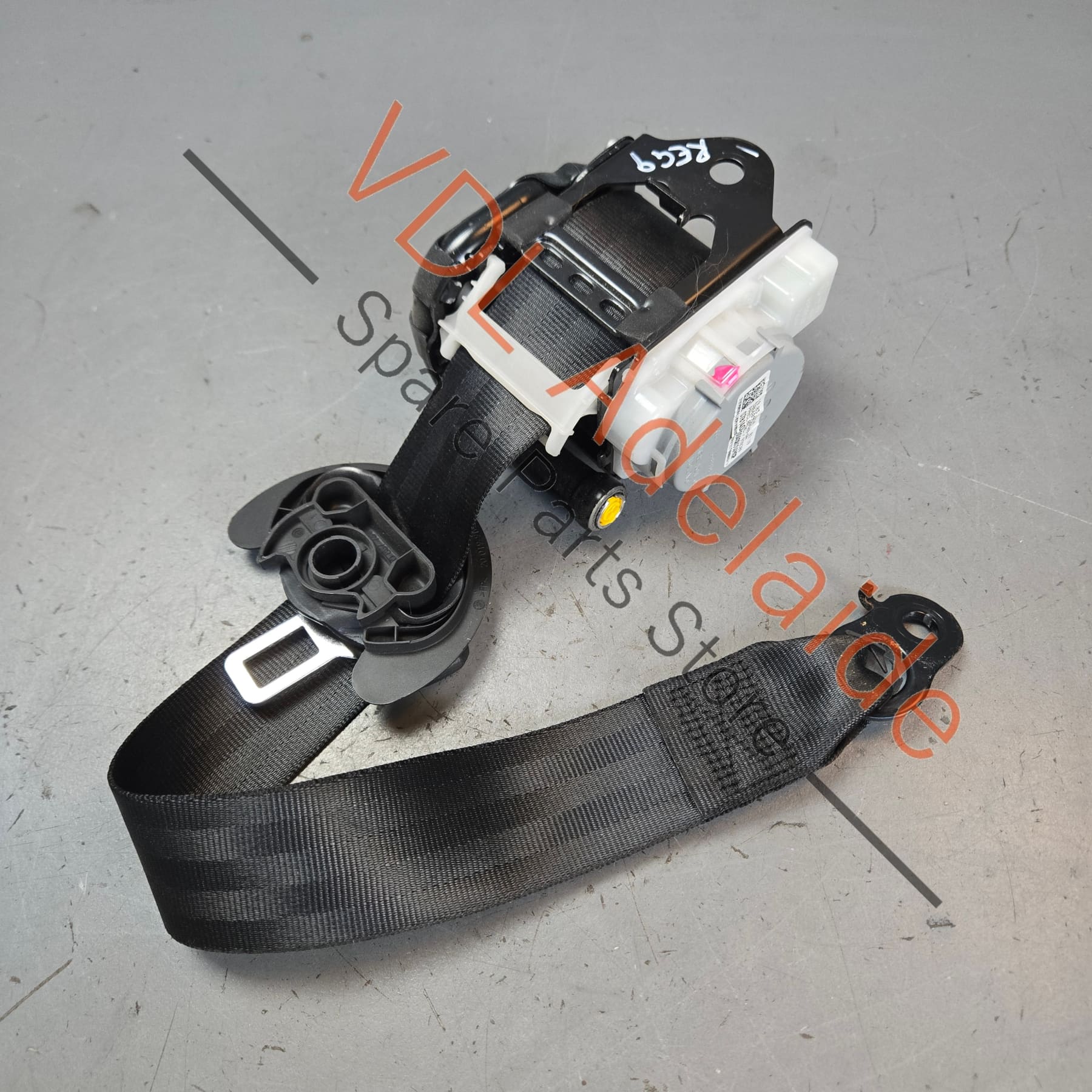 VW Touareg 7P Rear Left Seatbelt Seat Belt 7P0857805J HCP