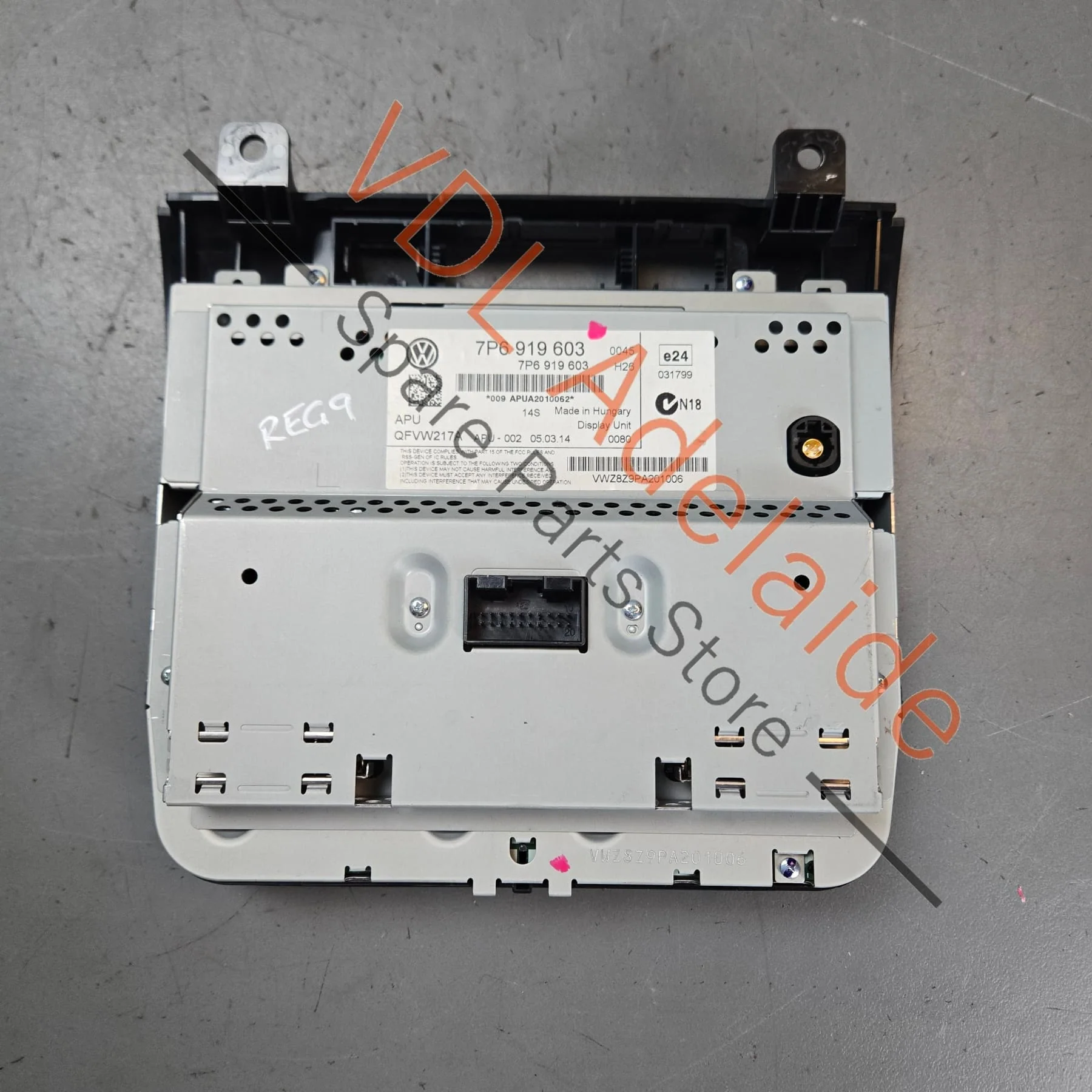 VW Touareg 7P Touchscreen Satnav Display Screen Radio Unit 7P6919603 - Image 4