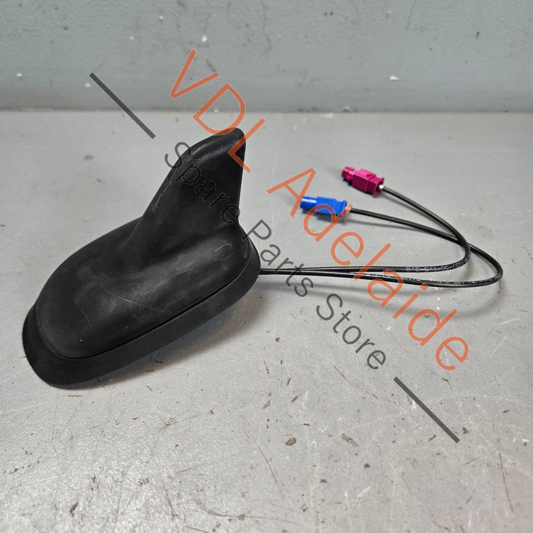 Genuine Volkswagen VW Roof Mounted Shark Fin Antenna Satnav GPS 3C0035507N