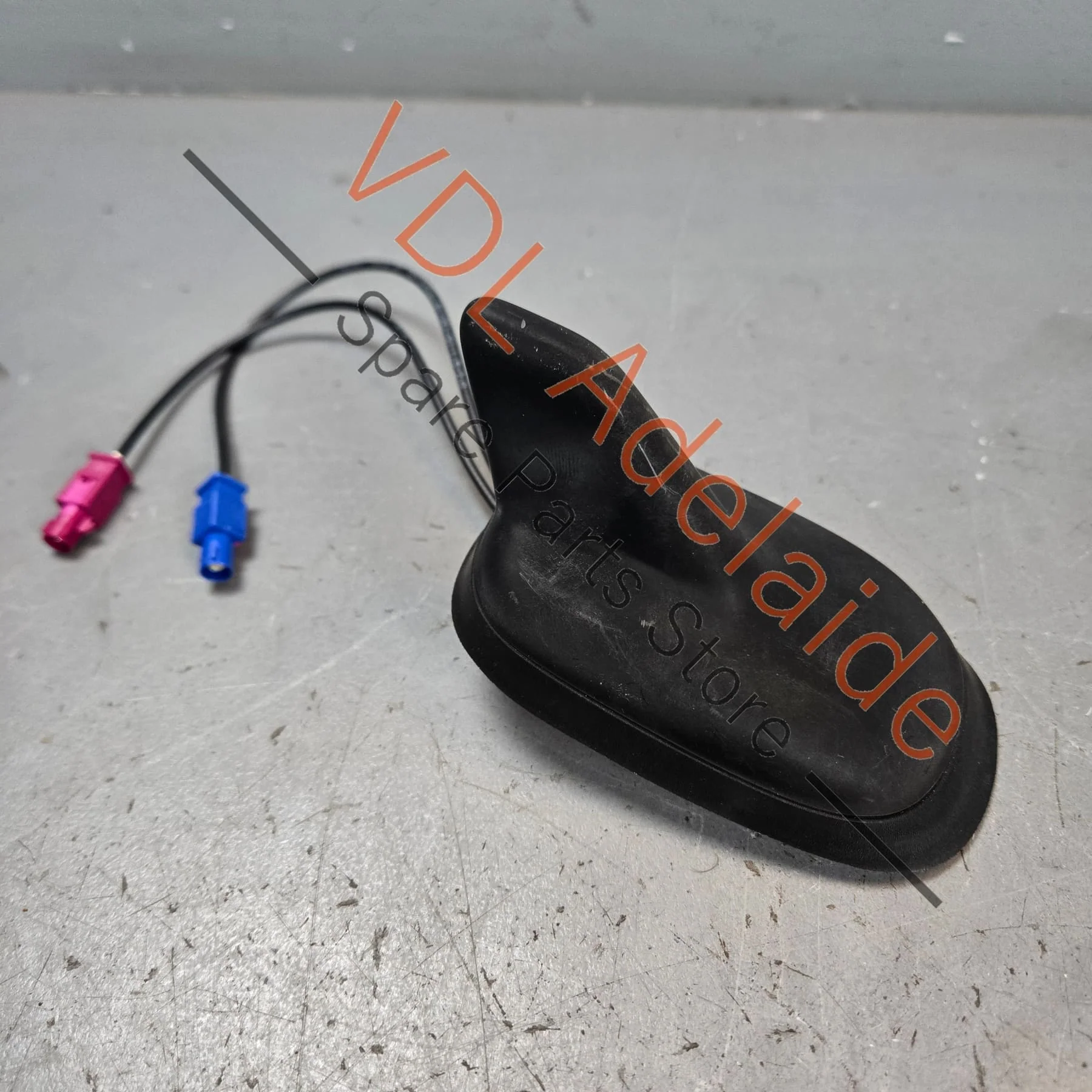 Genuine Volkswagen VW Roof Mounted Shark Fin Antenna Satnav GPS 3C0035507N - Image 2