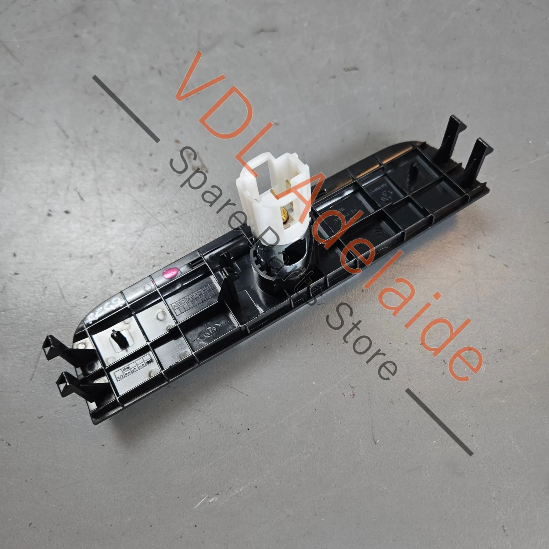 VW Touareg 7P Rear Passenger 12V Socket trim Cover Flap Interior 7P6863761 - Image 3